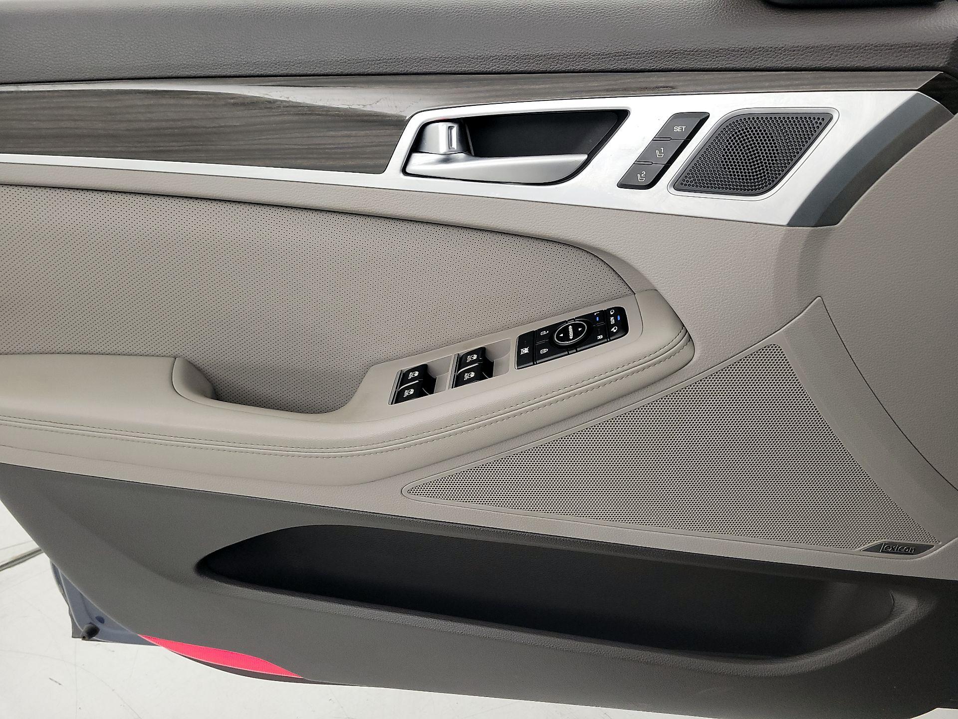 Thumbnail: 2015 Hyundai Genesis - 12