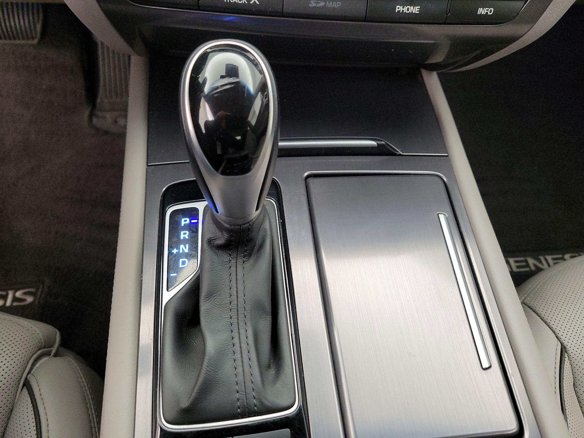 Thumbnail: 2015 Hyundai Genesis - 18