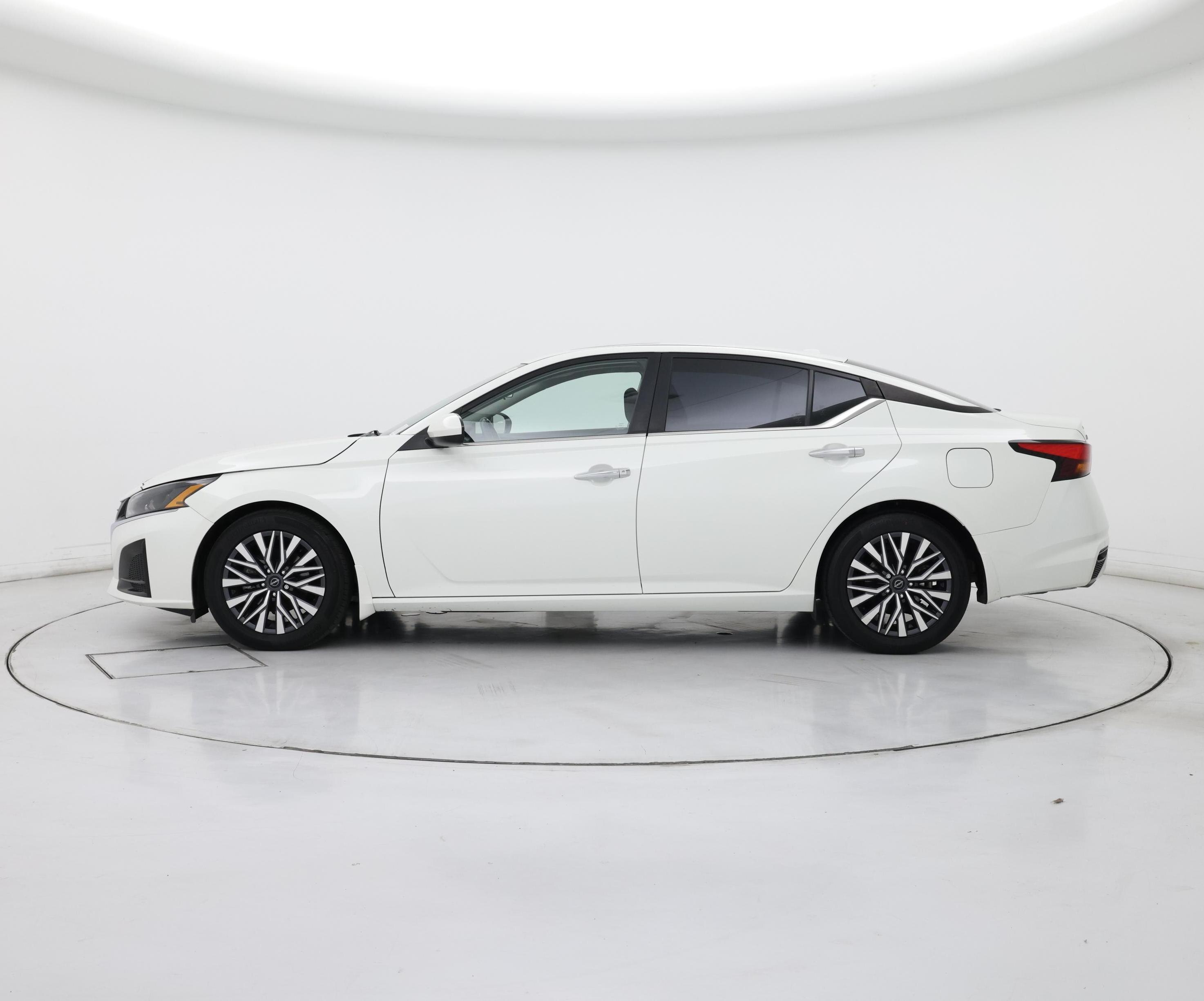 Thumbnail: 2023 Nissan Altima - 3