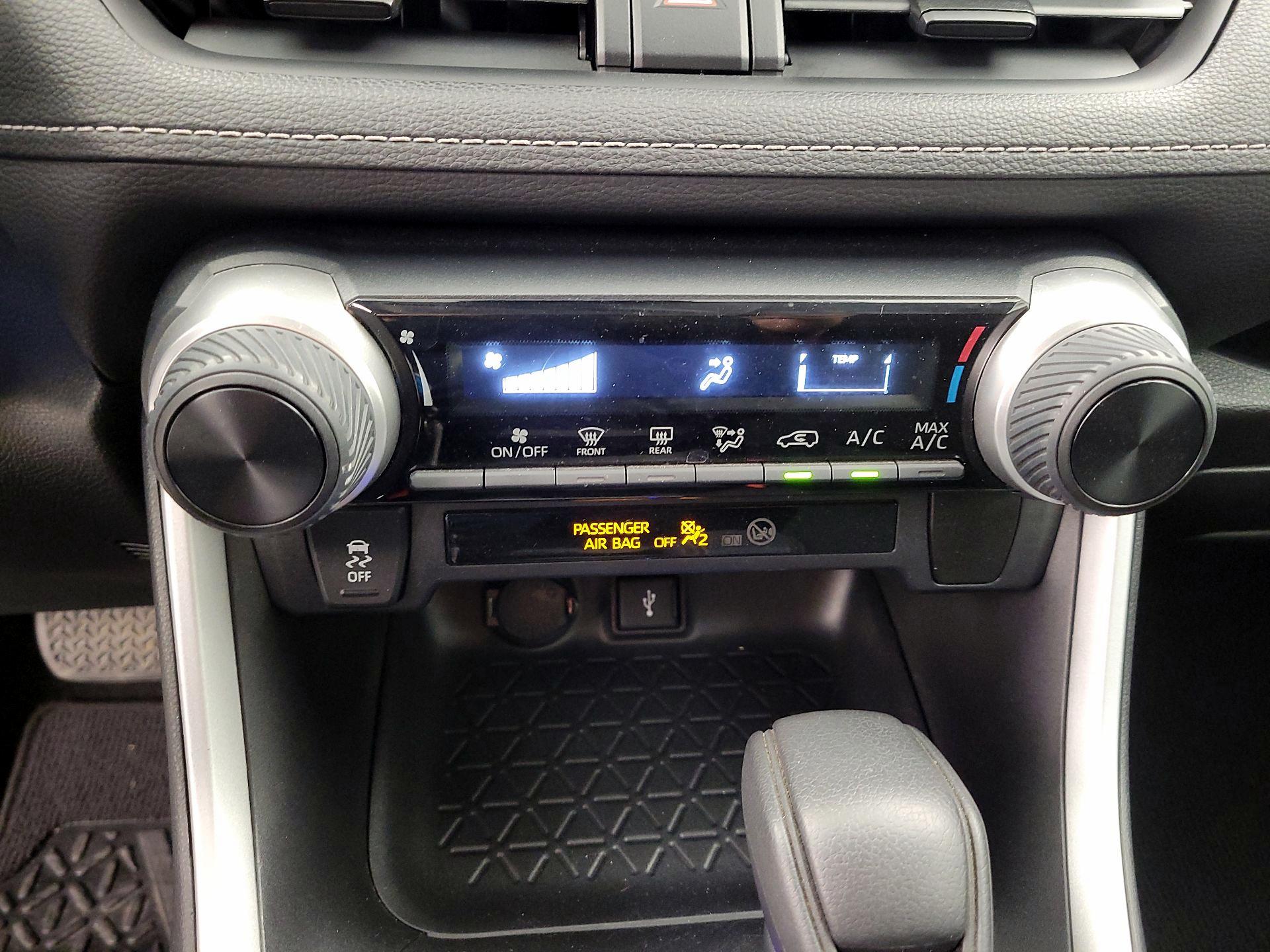 Thumbnail: 2020 Toyota RAV4 - 15