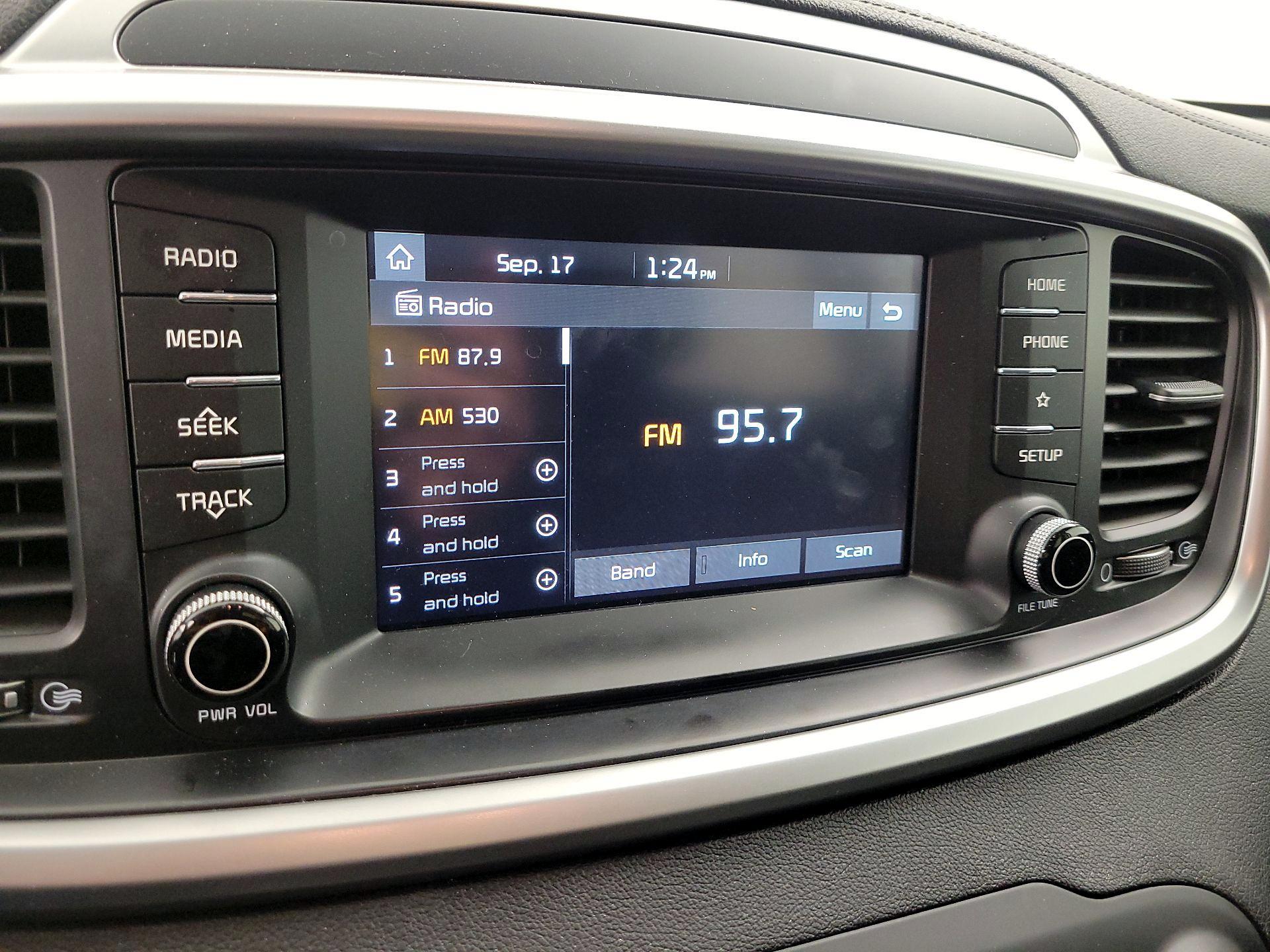 Thumbnail: 2020 Kia Sorento - 15