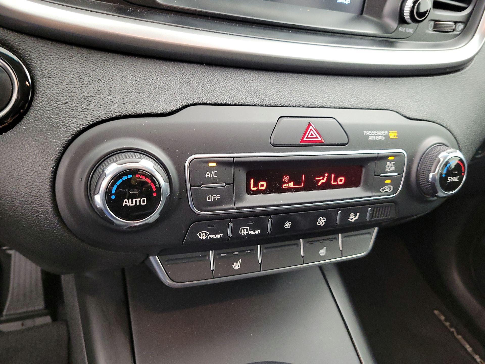 Thumbnail: 2020 Kia Sorento - 16