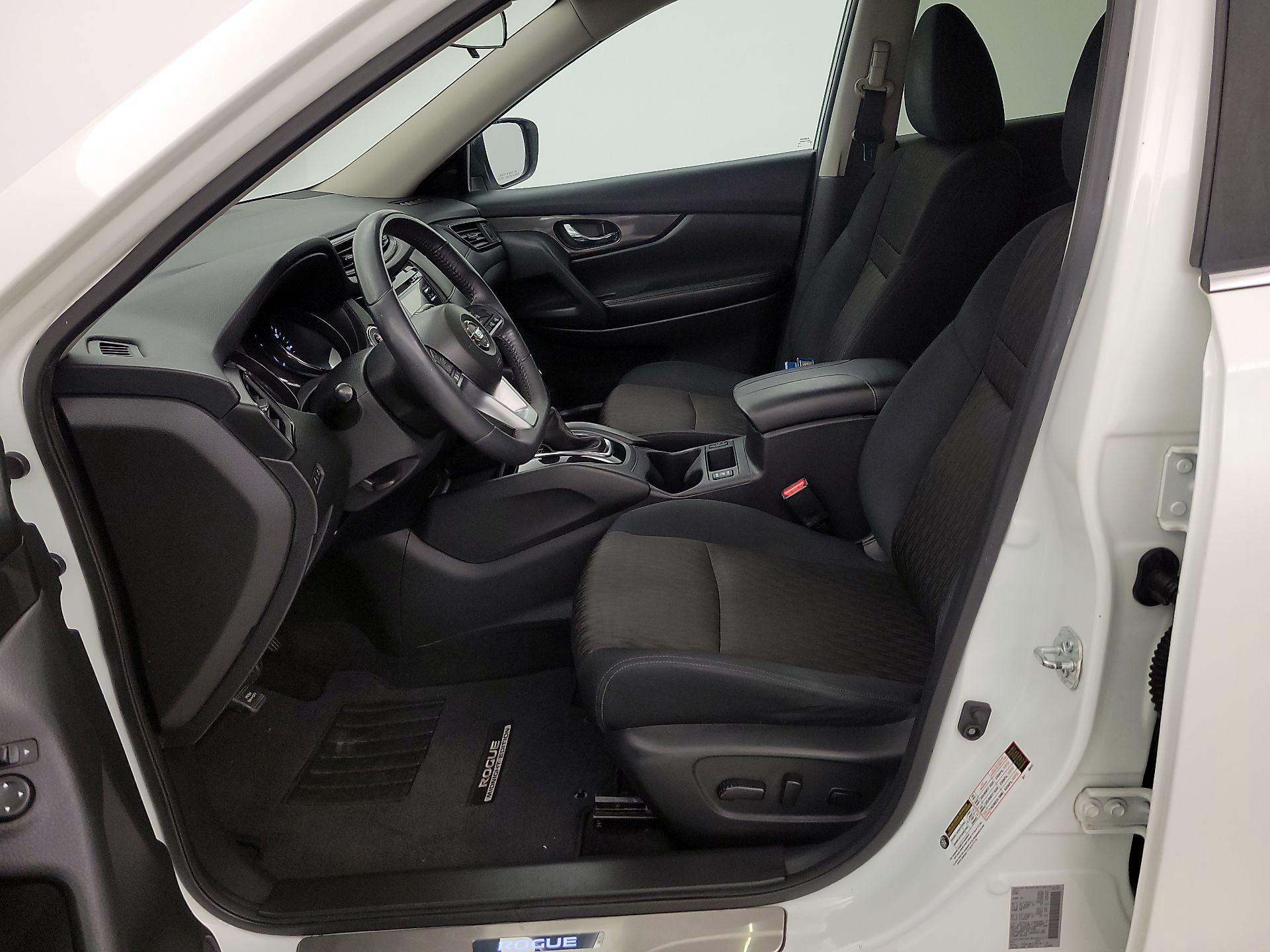Thumbnail: 2017 Nissan Rogue - 11