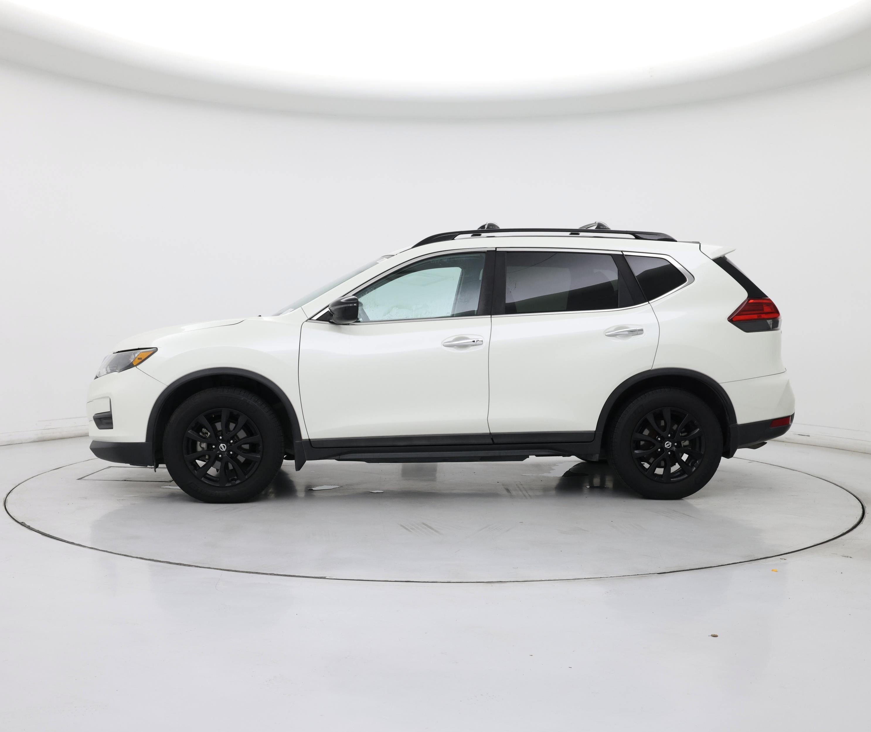 Thumbnail: 2017 Nissan Rogue - 3