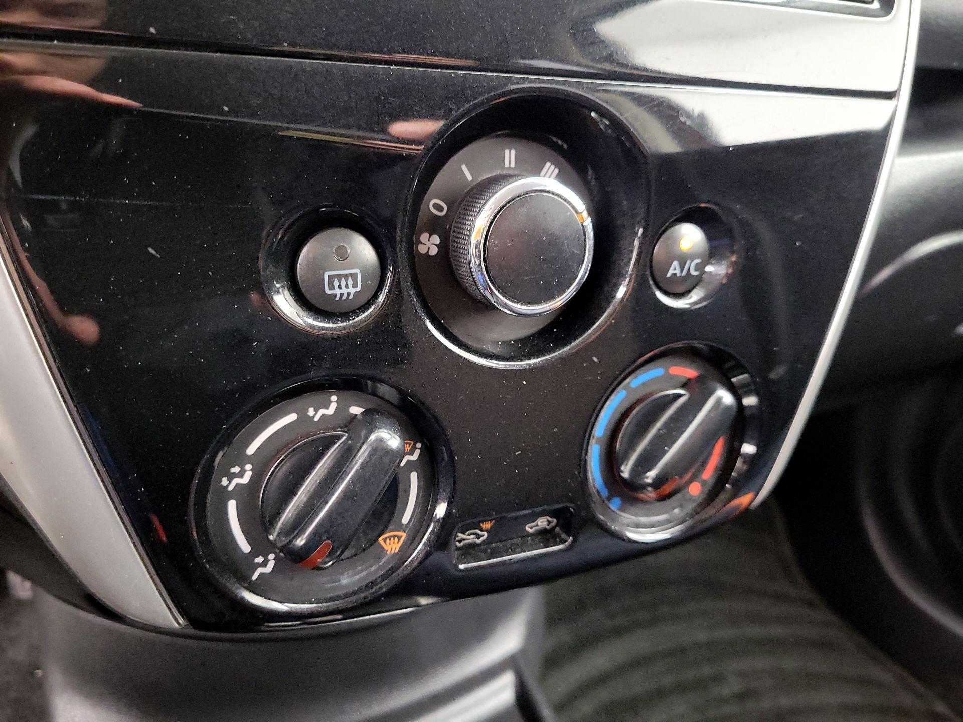Thumbnail: 2016 Nissan Versa Note - 15