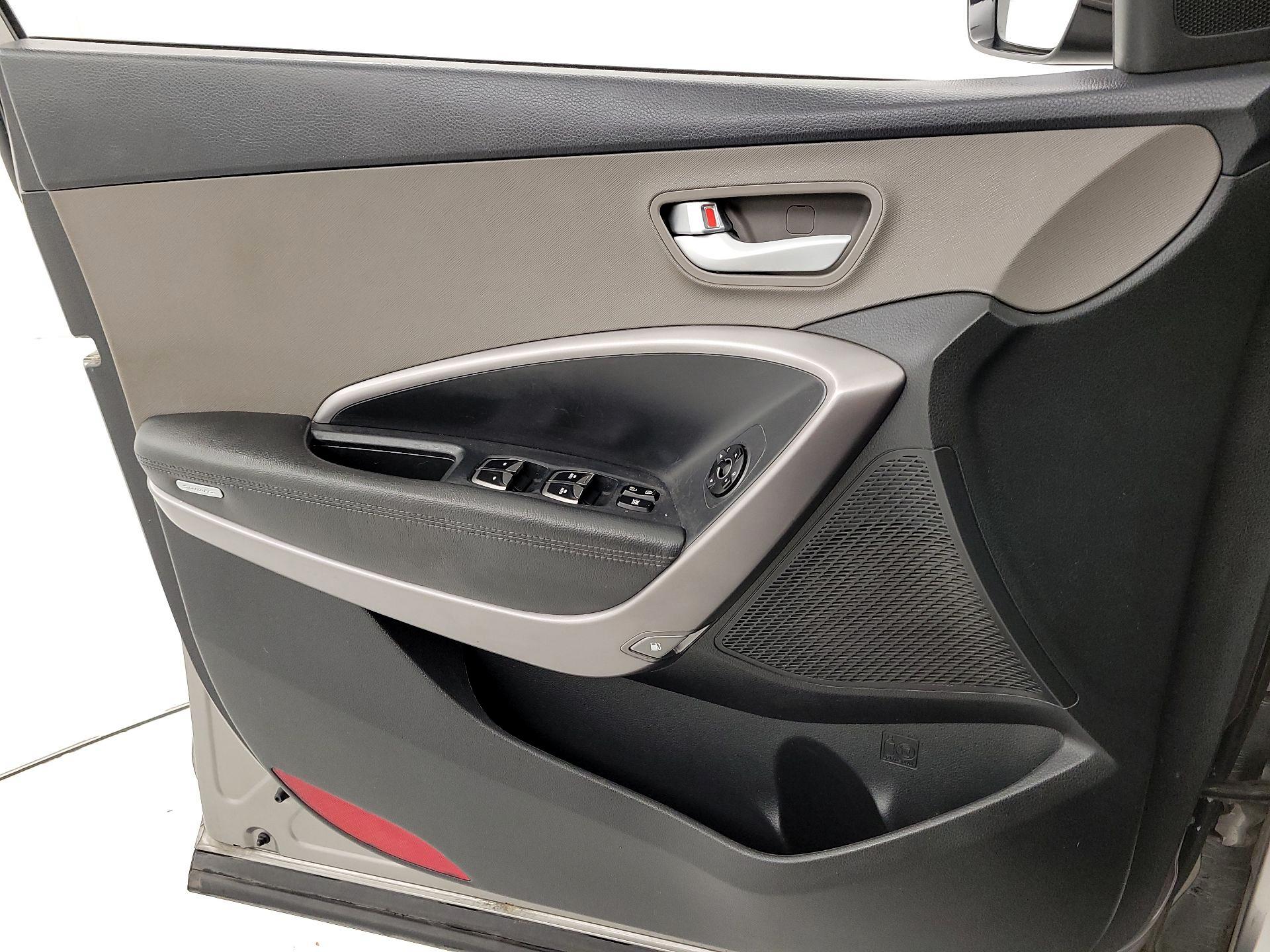 Thumbnail: 2016 Hyundai Santa Fe - 12