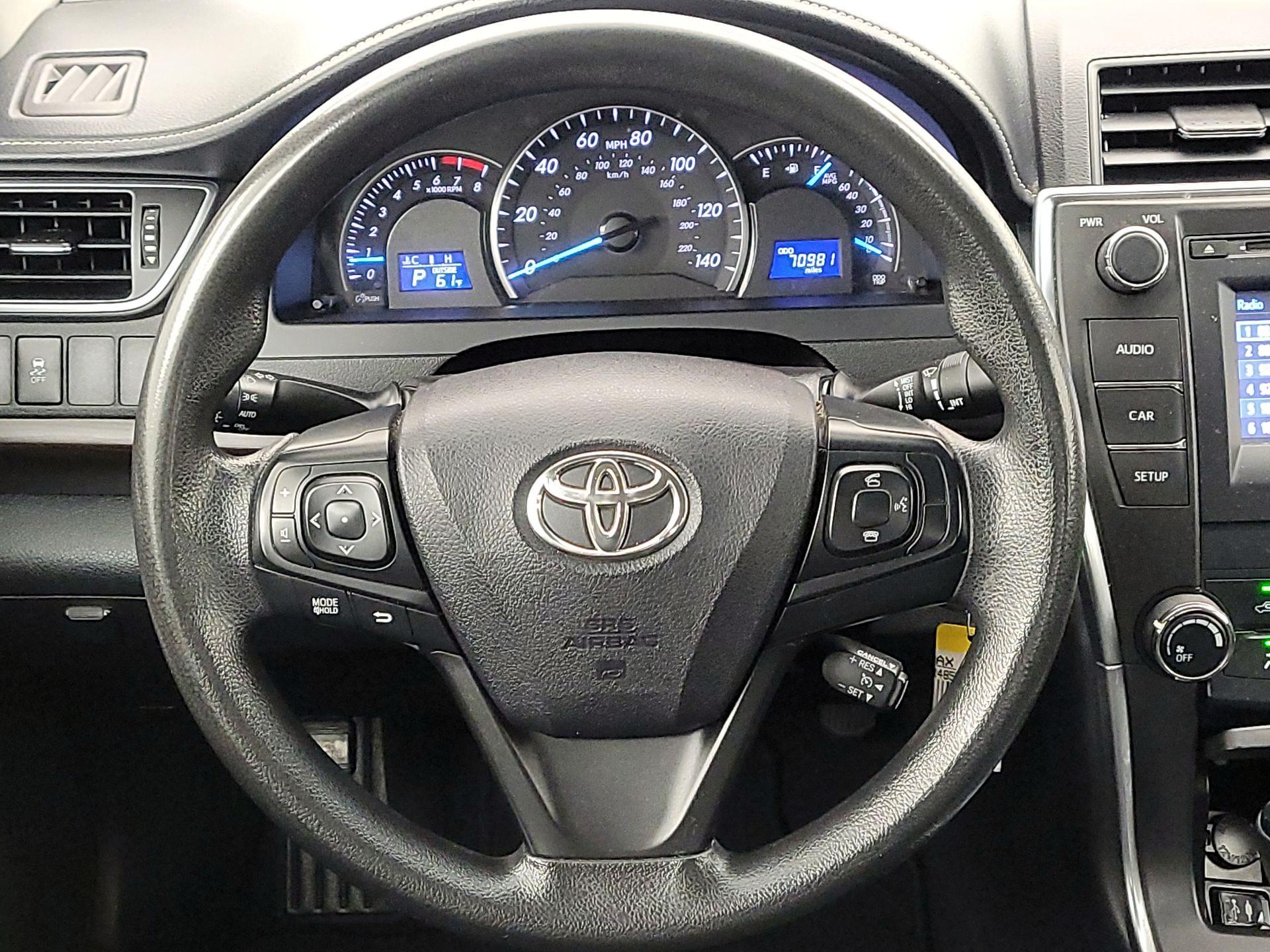Thumbnail: 2015 Toyota Camry - 10
