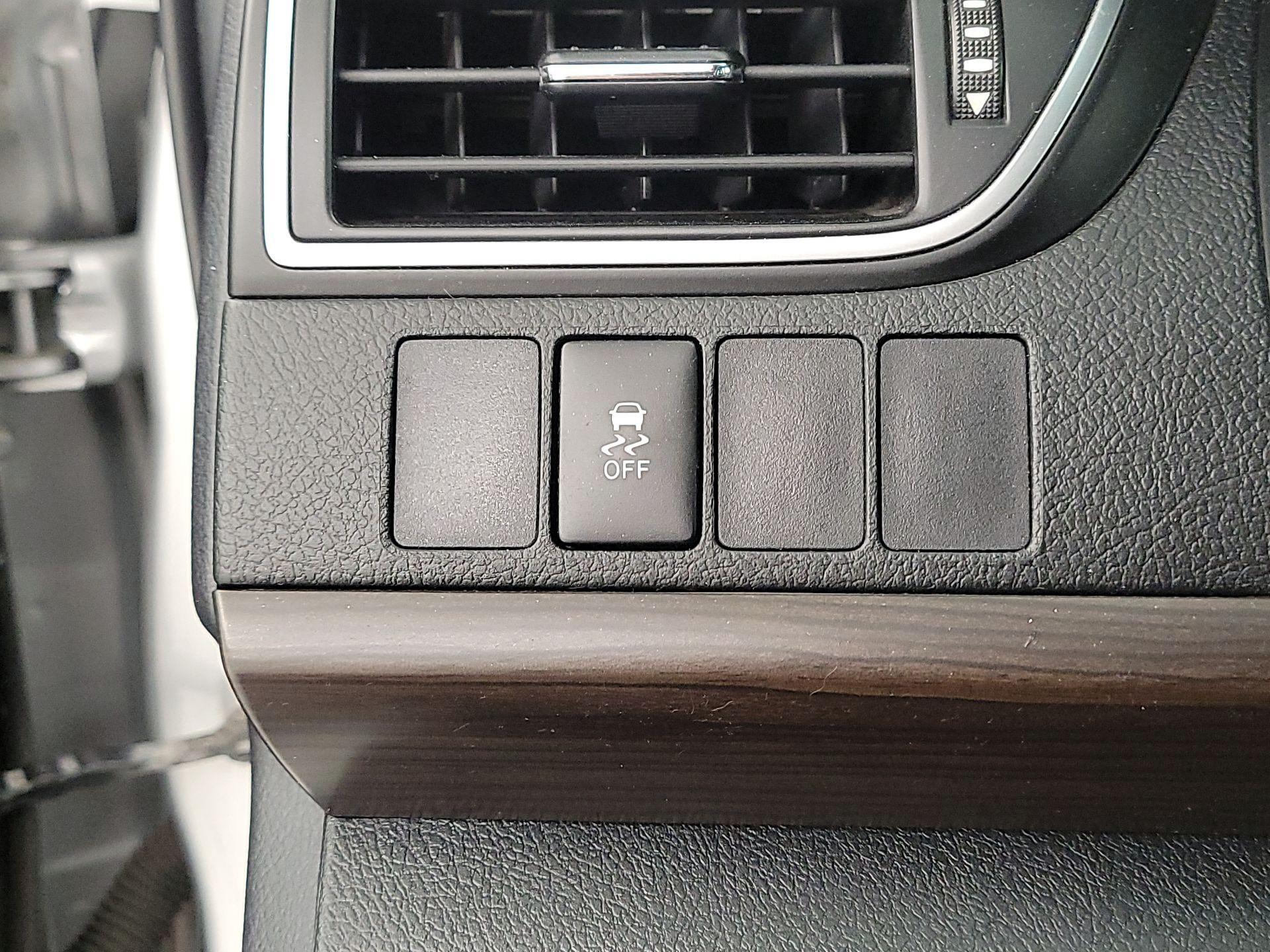 Thumbnail: 2015 Toyota Camry - 13