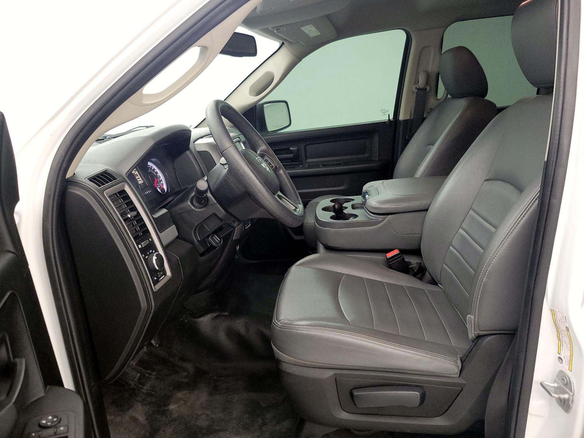 Thumbnail: 2020 RAM 1500 Classic - 11