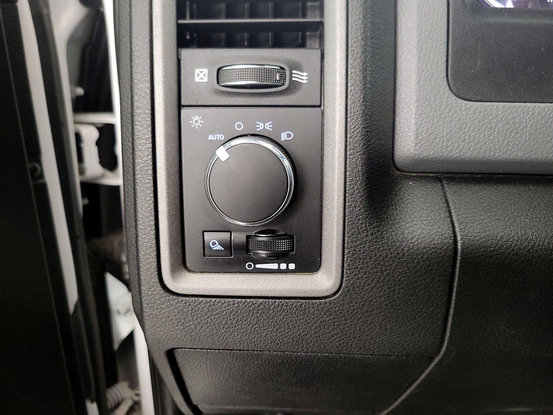 Thumbnail: 2020 RAM 1500 Classic - 13