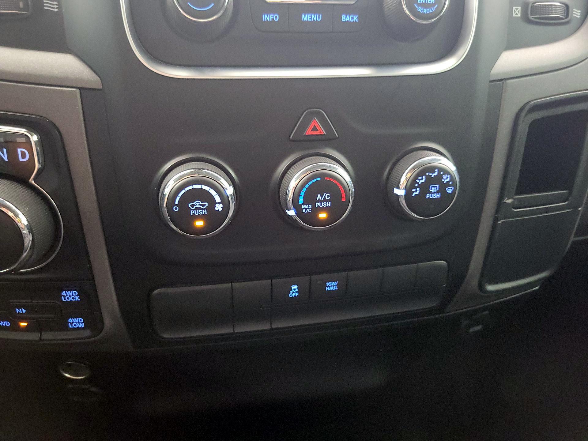 Thumbnail: 2020 RAM 1500 Classic - 16