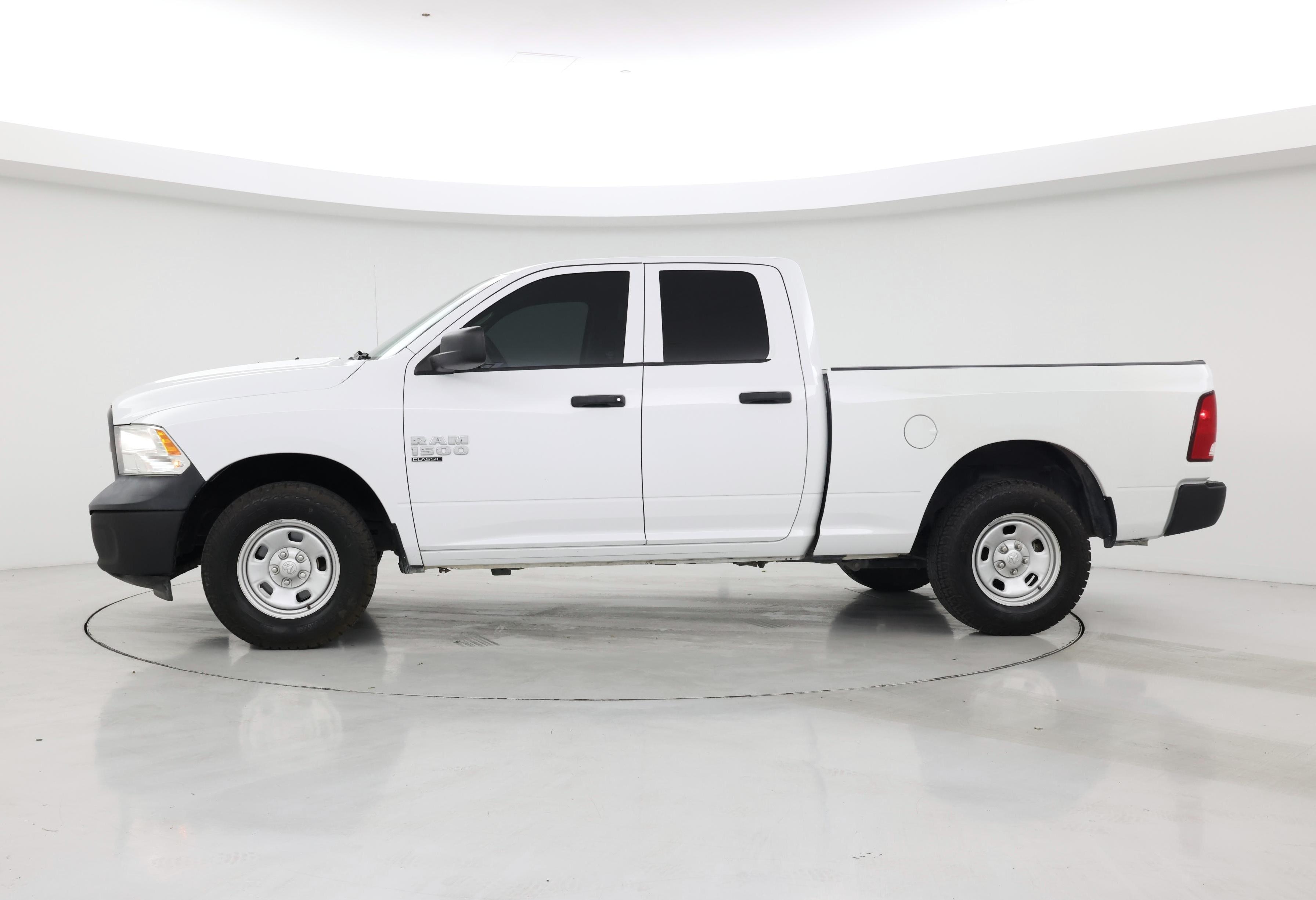 Thumbnail: 2020 RAM 1500 Classic - 3