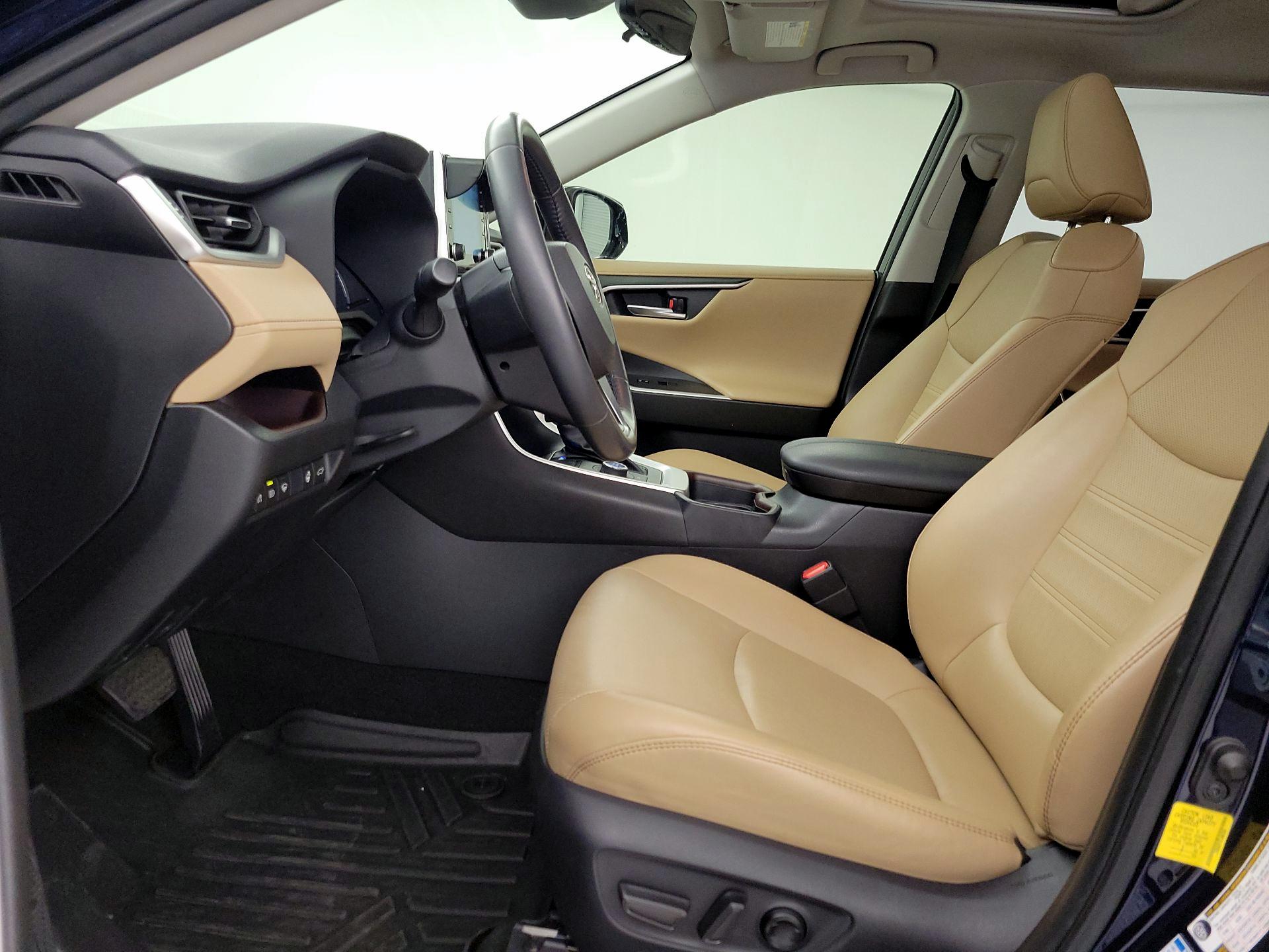 Thumbnail: 2020 Toyota RAV4 - 11