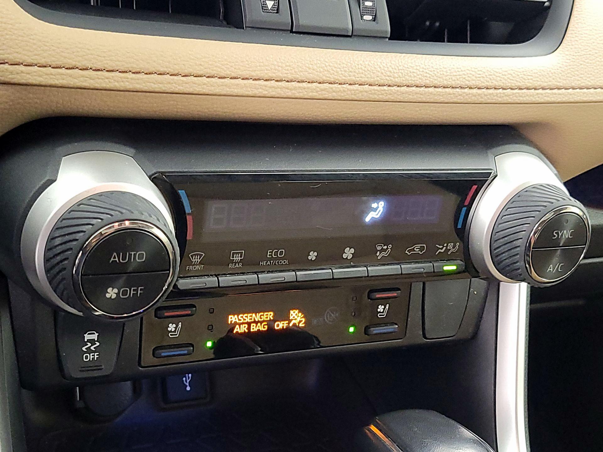 Thumbnail: 2020 Toyota RAV4 - 17