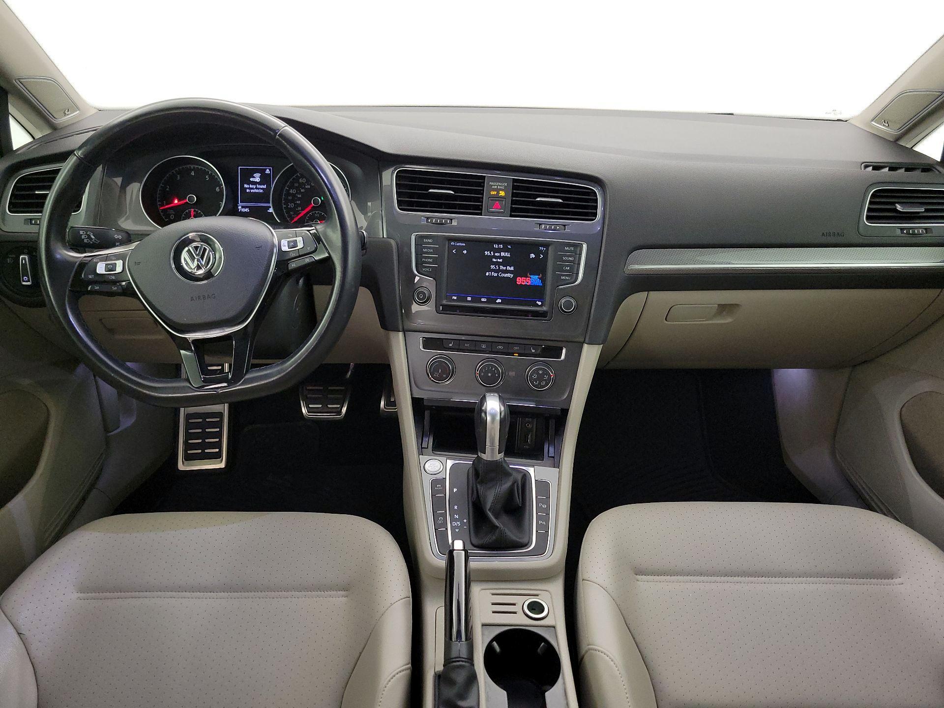 Thumbnail: 2017 Volkswagen Golf - 9