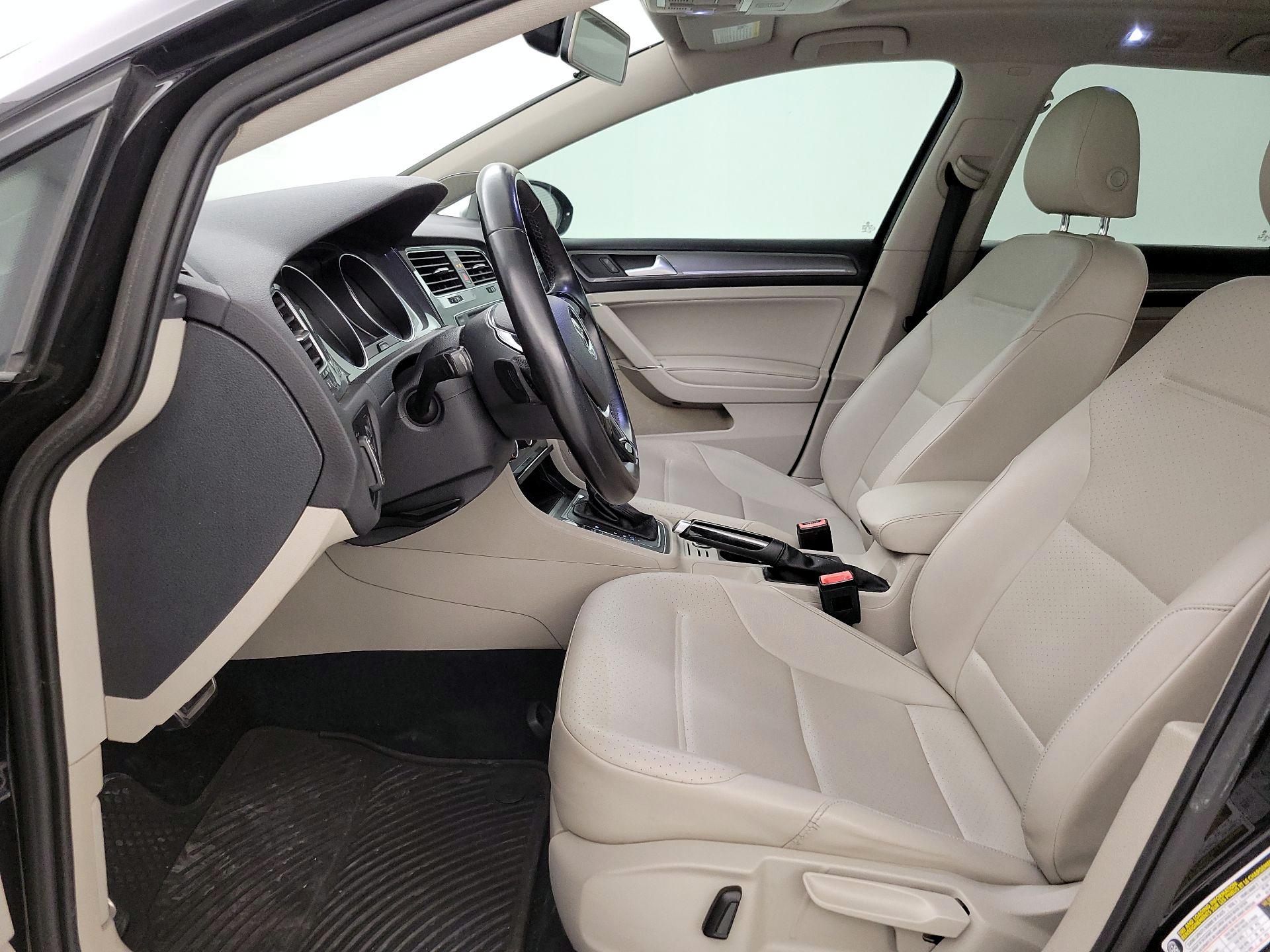 Thumbnail: 2017 Volkswagen Golf - 11