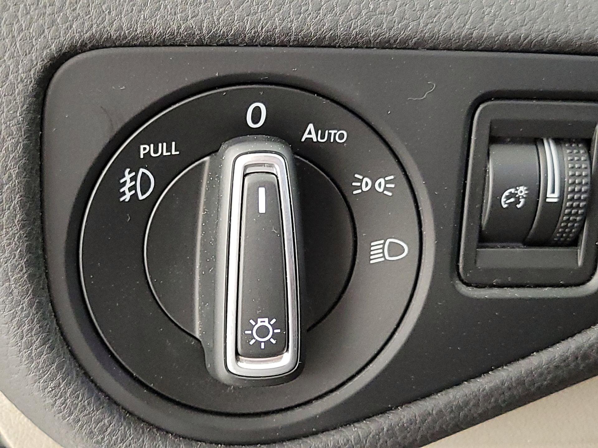 Thumbnail: 2017 Volkswagen Golf - 13