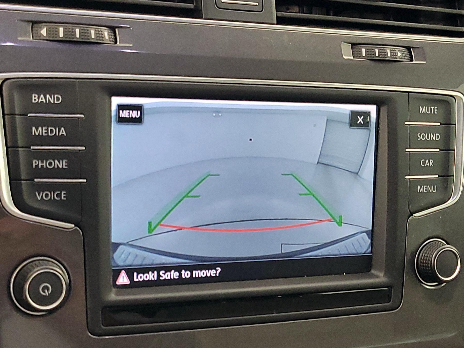 Thumbnail: 2017 Volkswagen Golf - 14