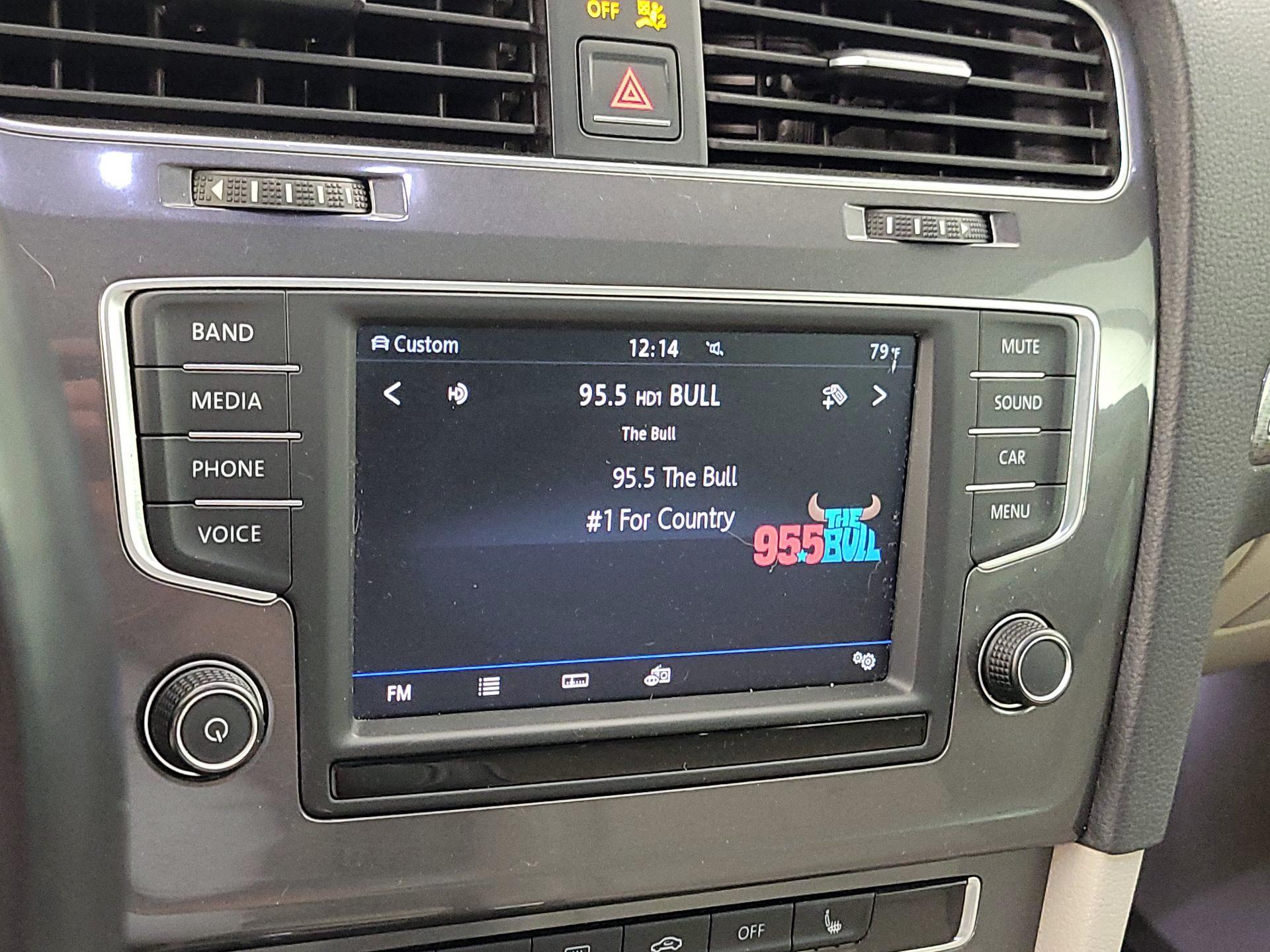 Thumbnail: 2017 Volkswagen Golf - 15