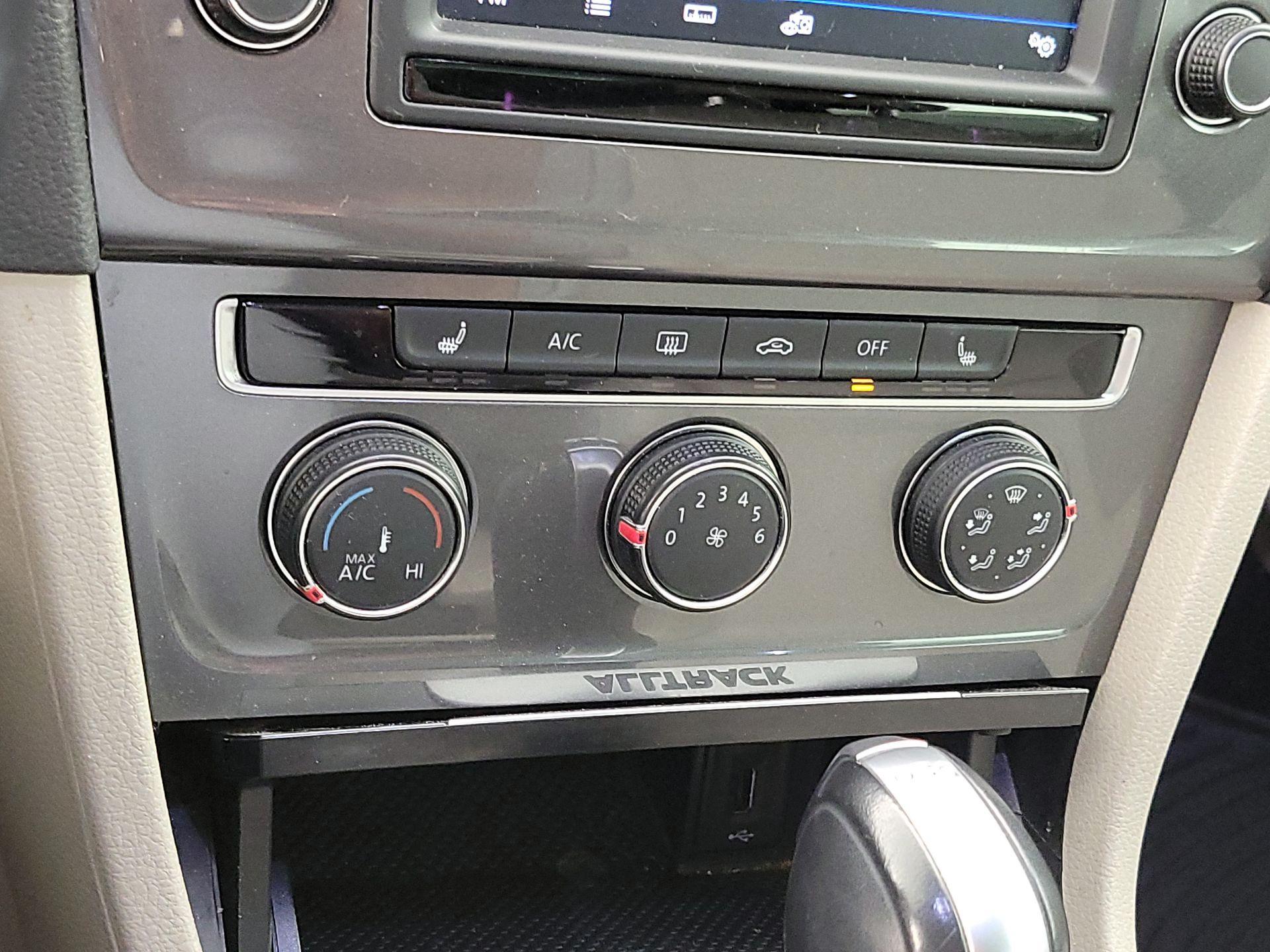 Thumbnail: 2017 Volkswagen Golf - 16