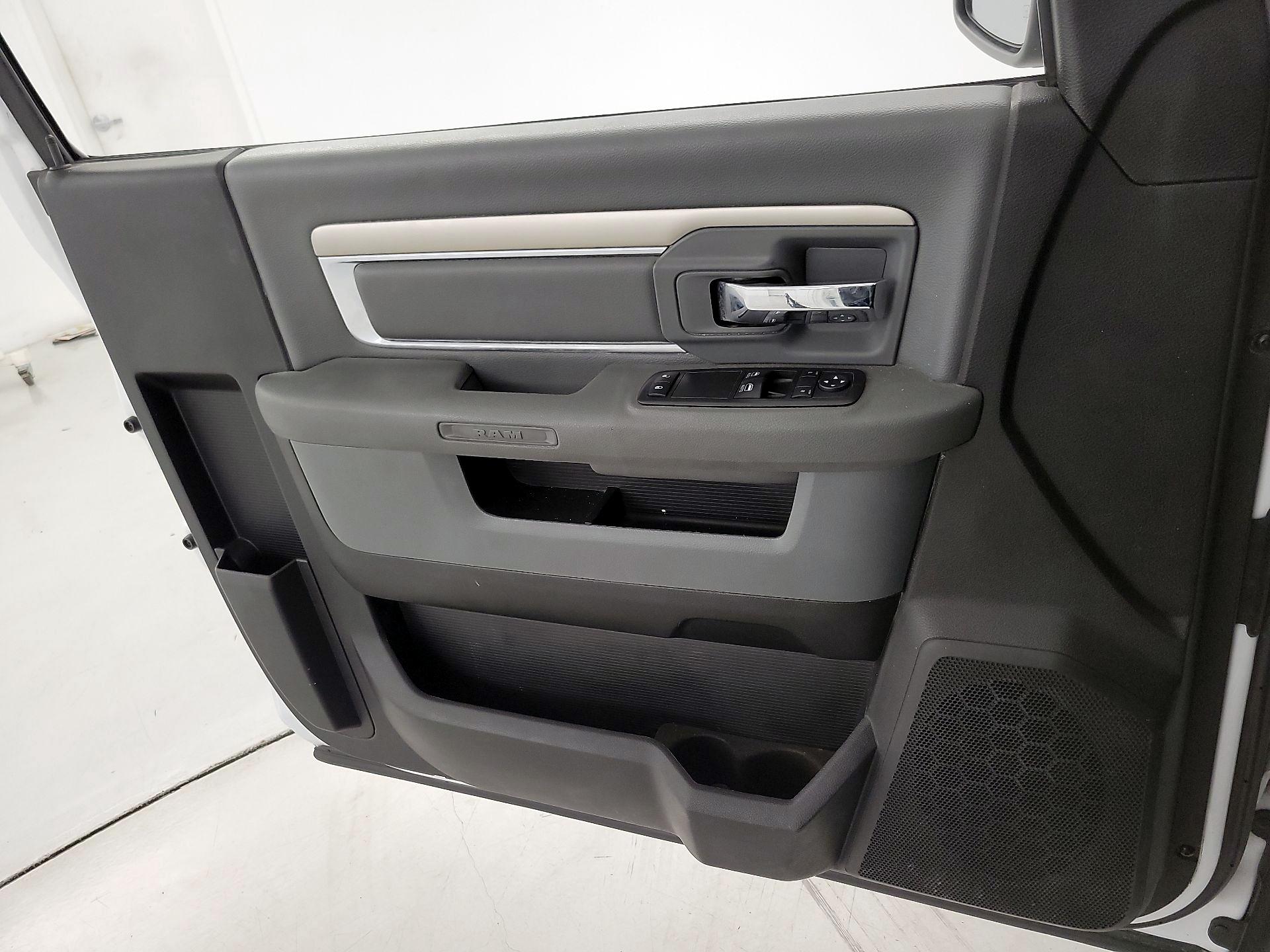 Thumbnail: 2019 RAM 1500 Classic - 12
