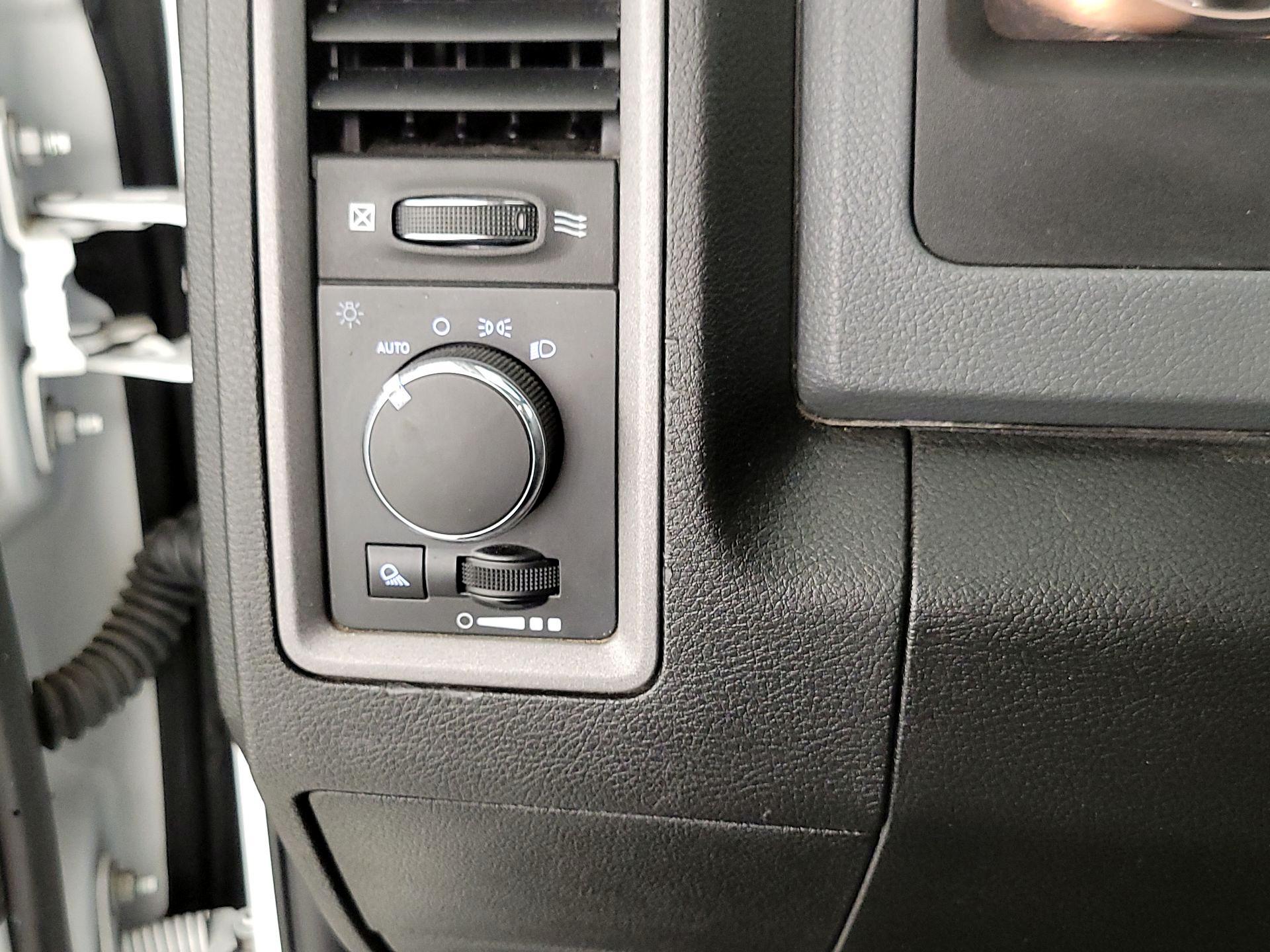 Thumbnail: 2019 RAM 1500 Classic - 13