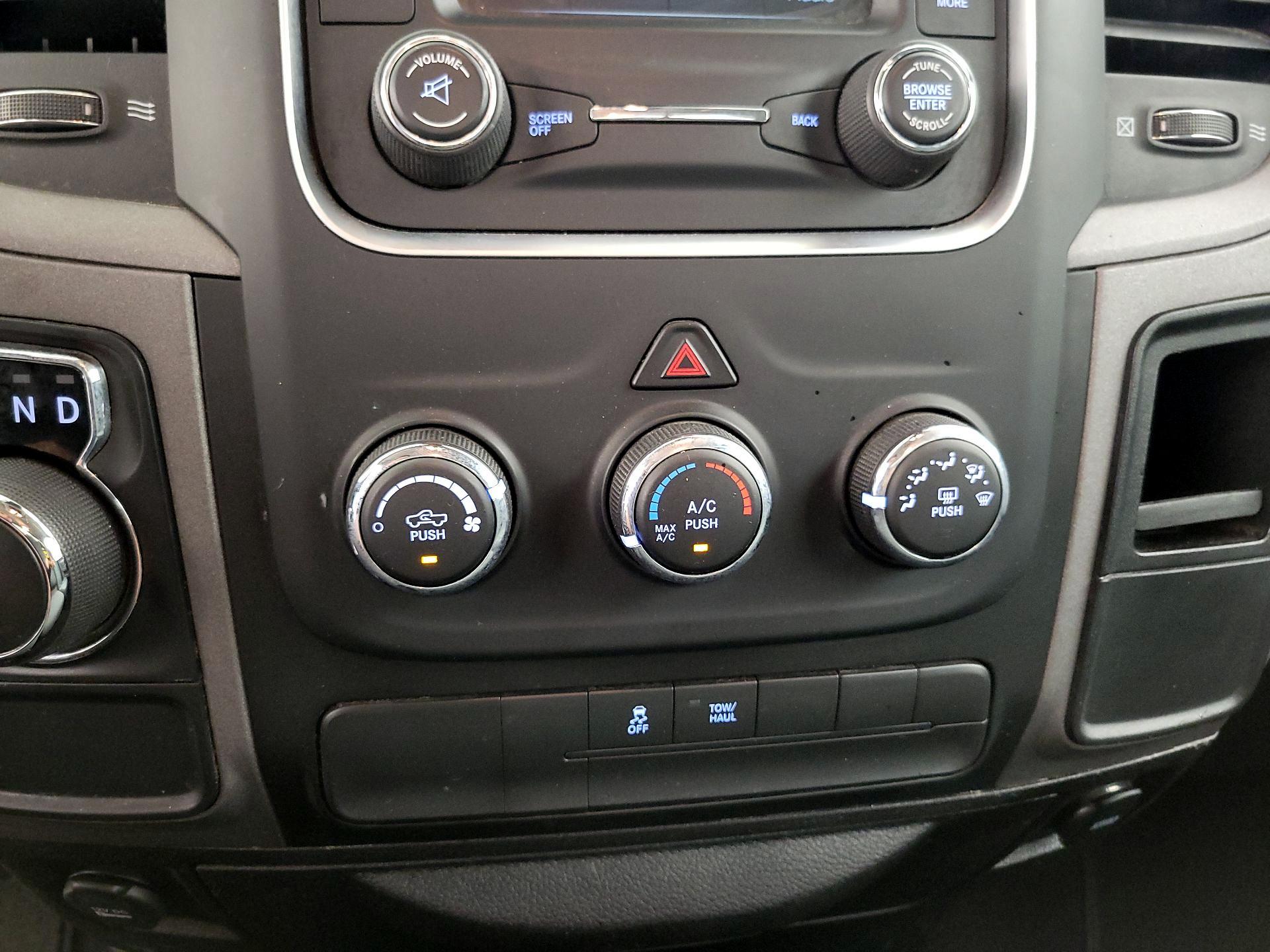 Thumbnail: 2019 RAM 1500 Classic - 16