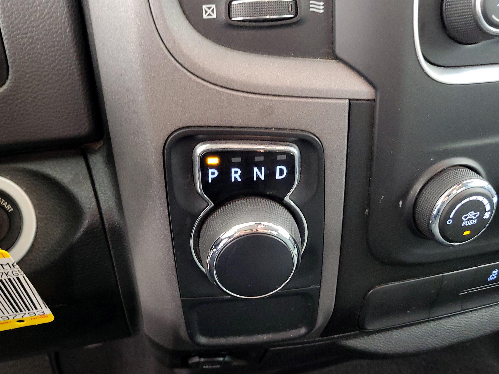 Thumbnail: 2019 RAM 1500 Classic - 17