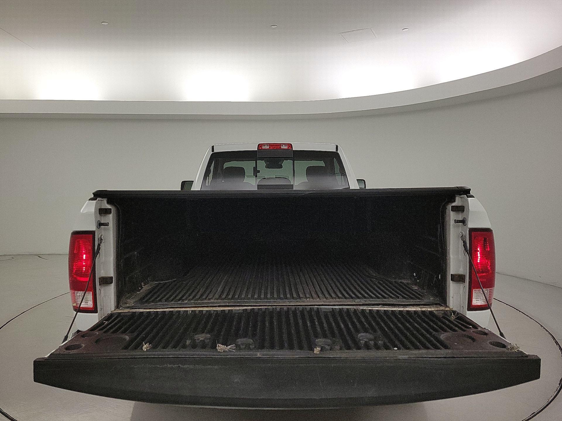 Thumbnail: 2019 RAM 1500 Classic - 19