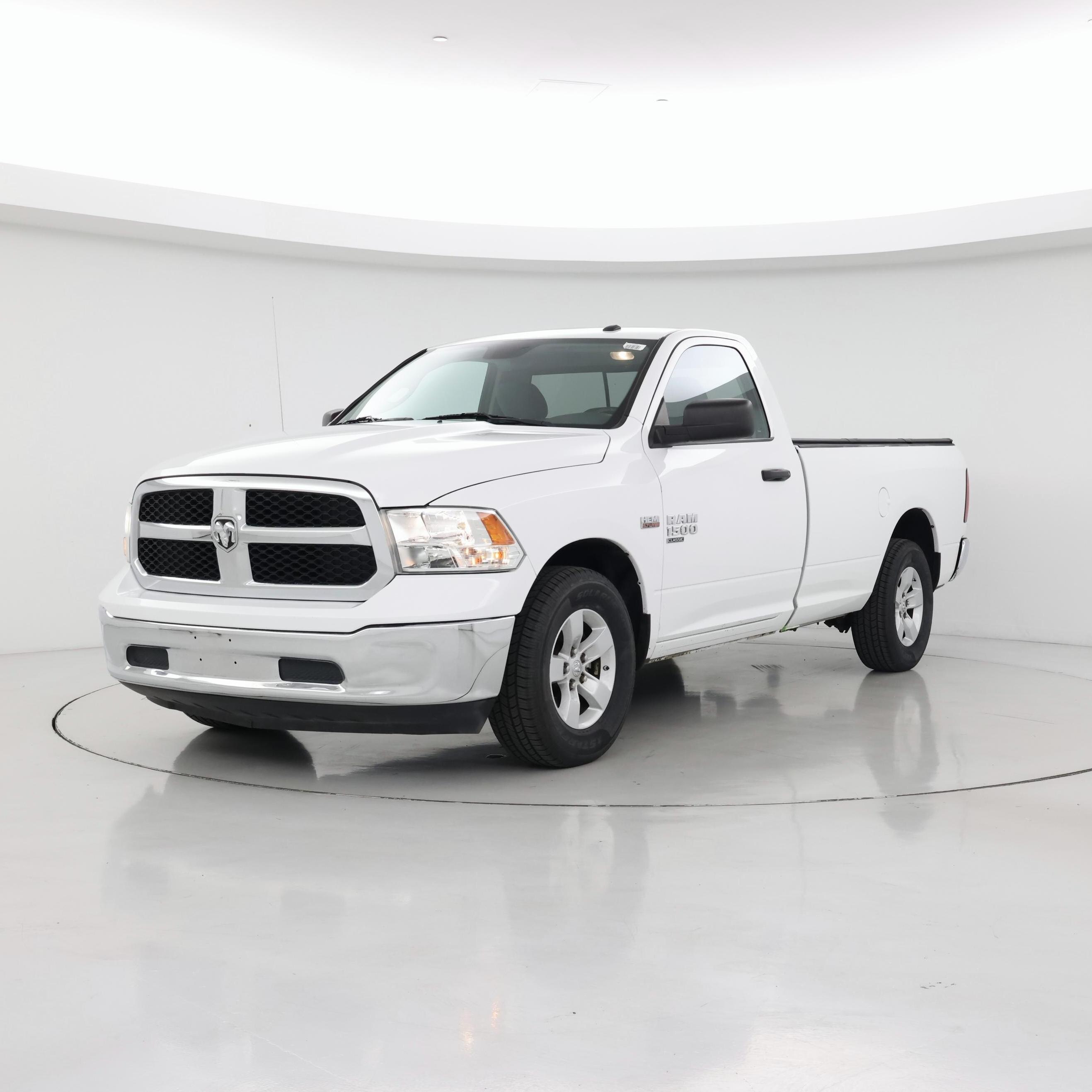 Thumbnail: 2019 RAM 1500 Classic - 4