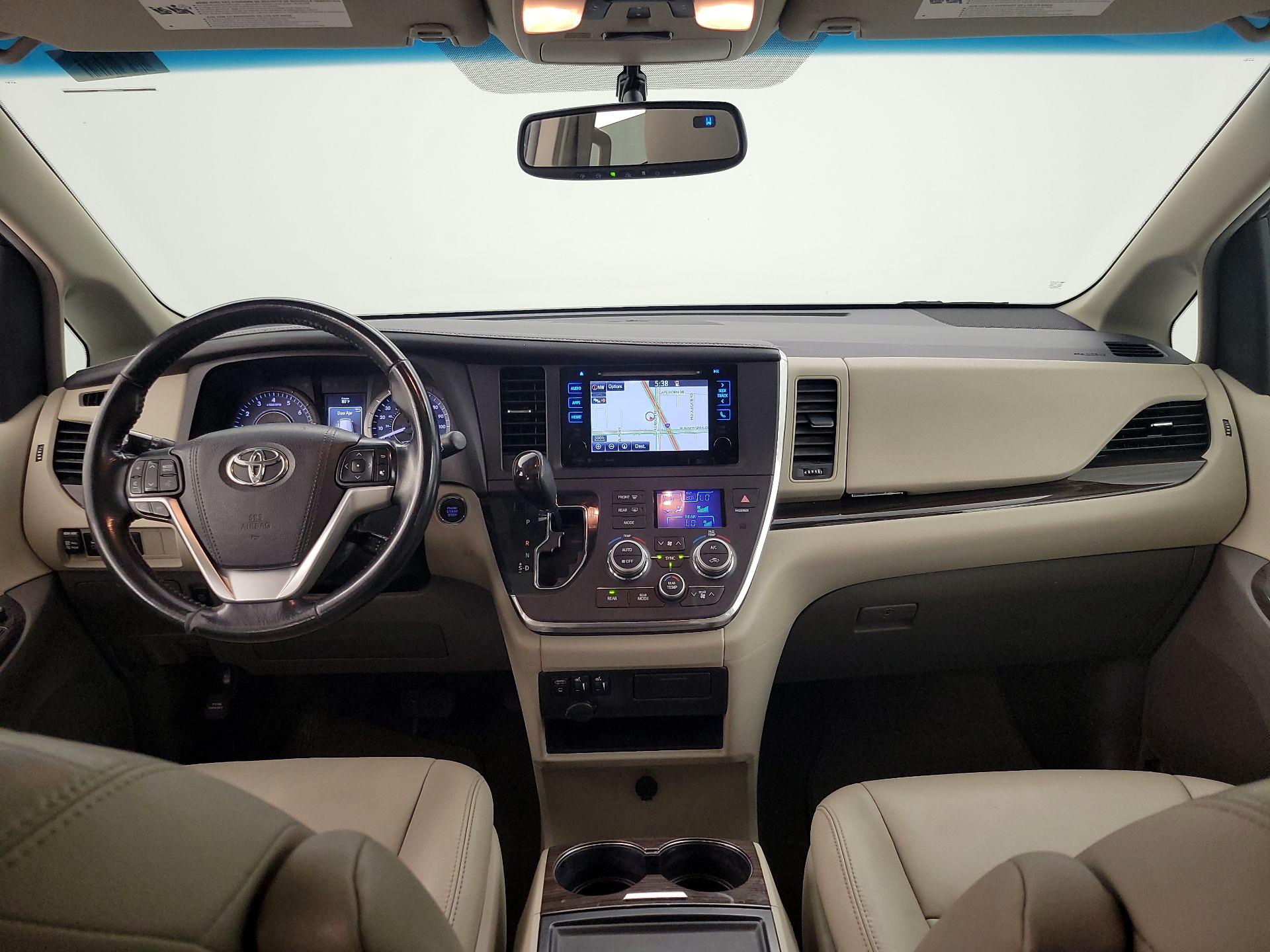 Thumbnail: 2016 Toyota Sienna - 9