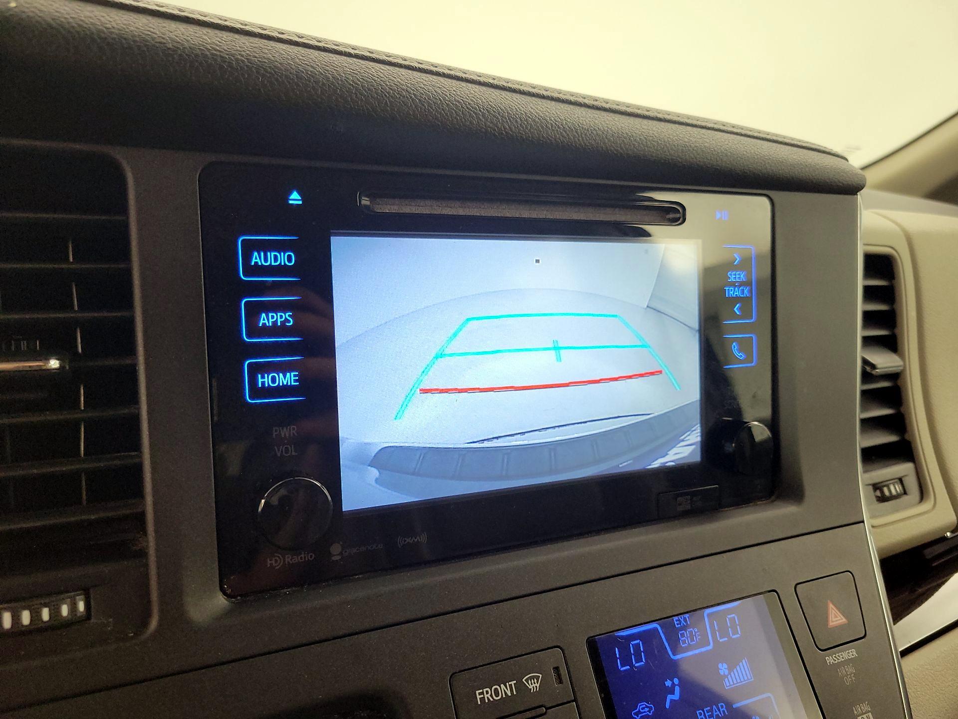 Thumbnail: 2016 Toyota Sienna - 15