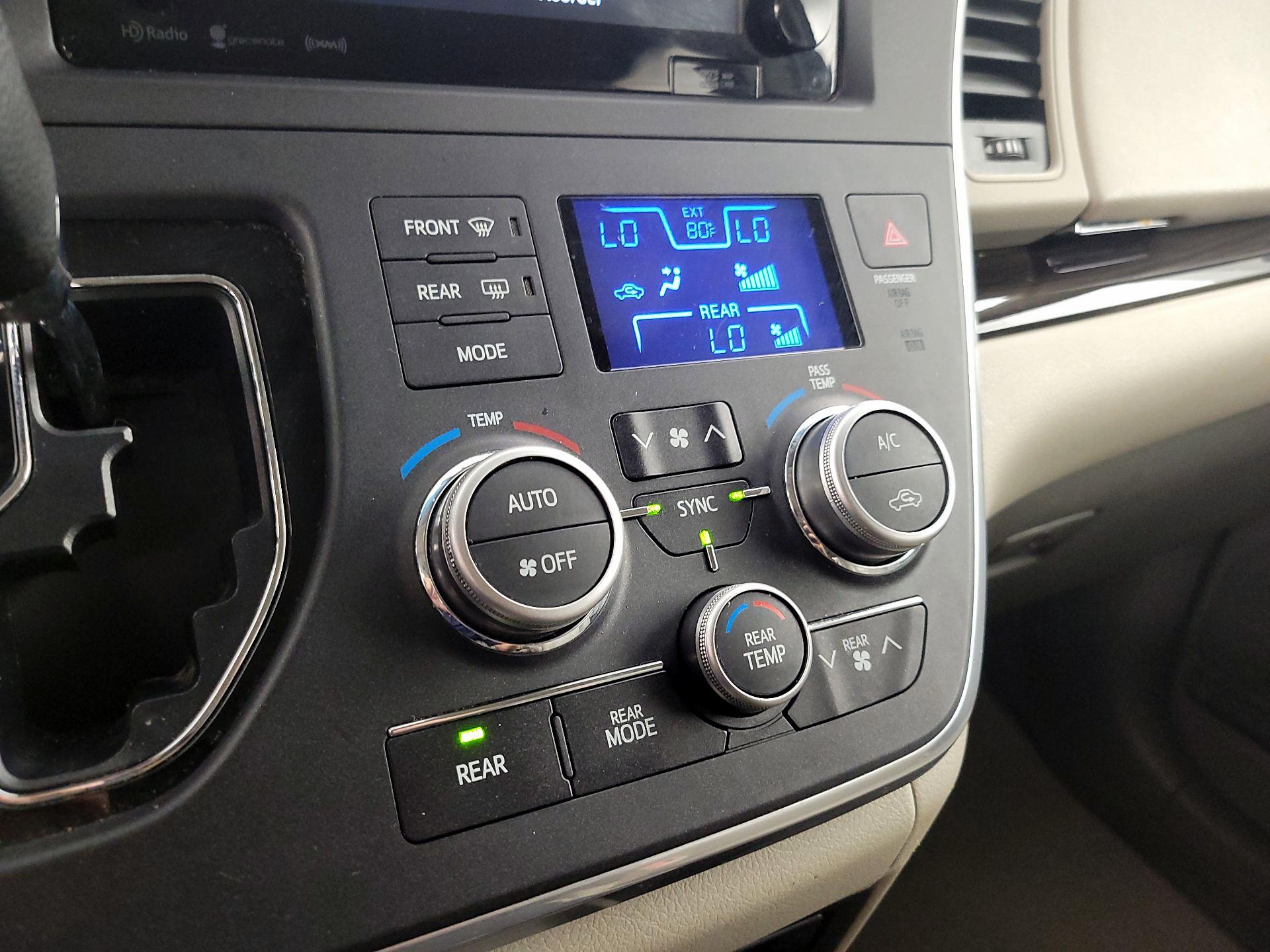 Thumbnail: 2016 Toyota Sienna - 17