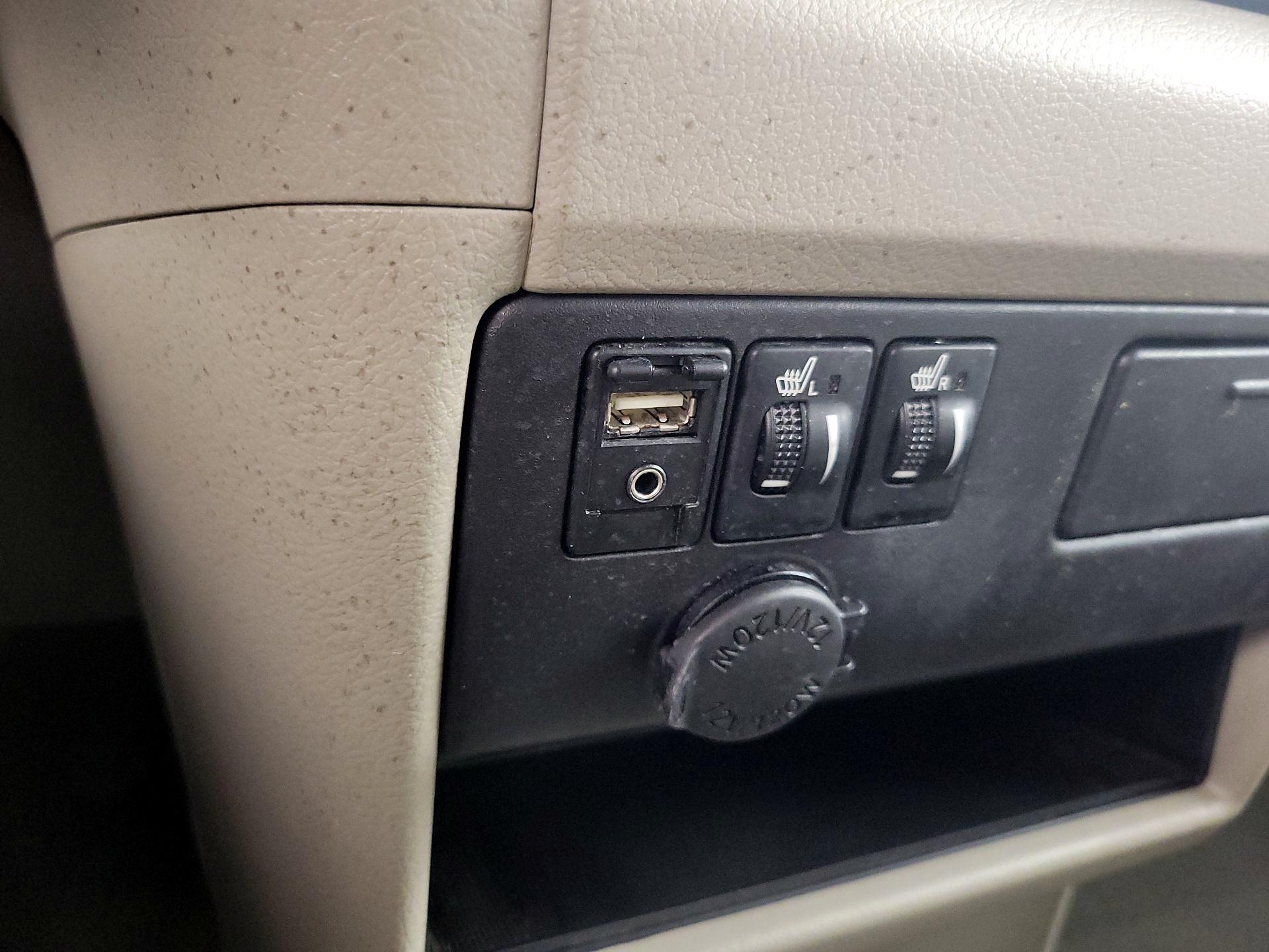 Thumbnail: 2016 Toyota Sienna - 19