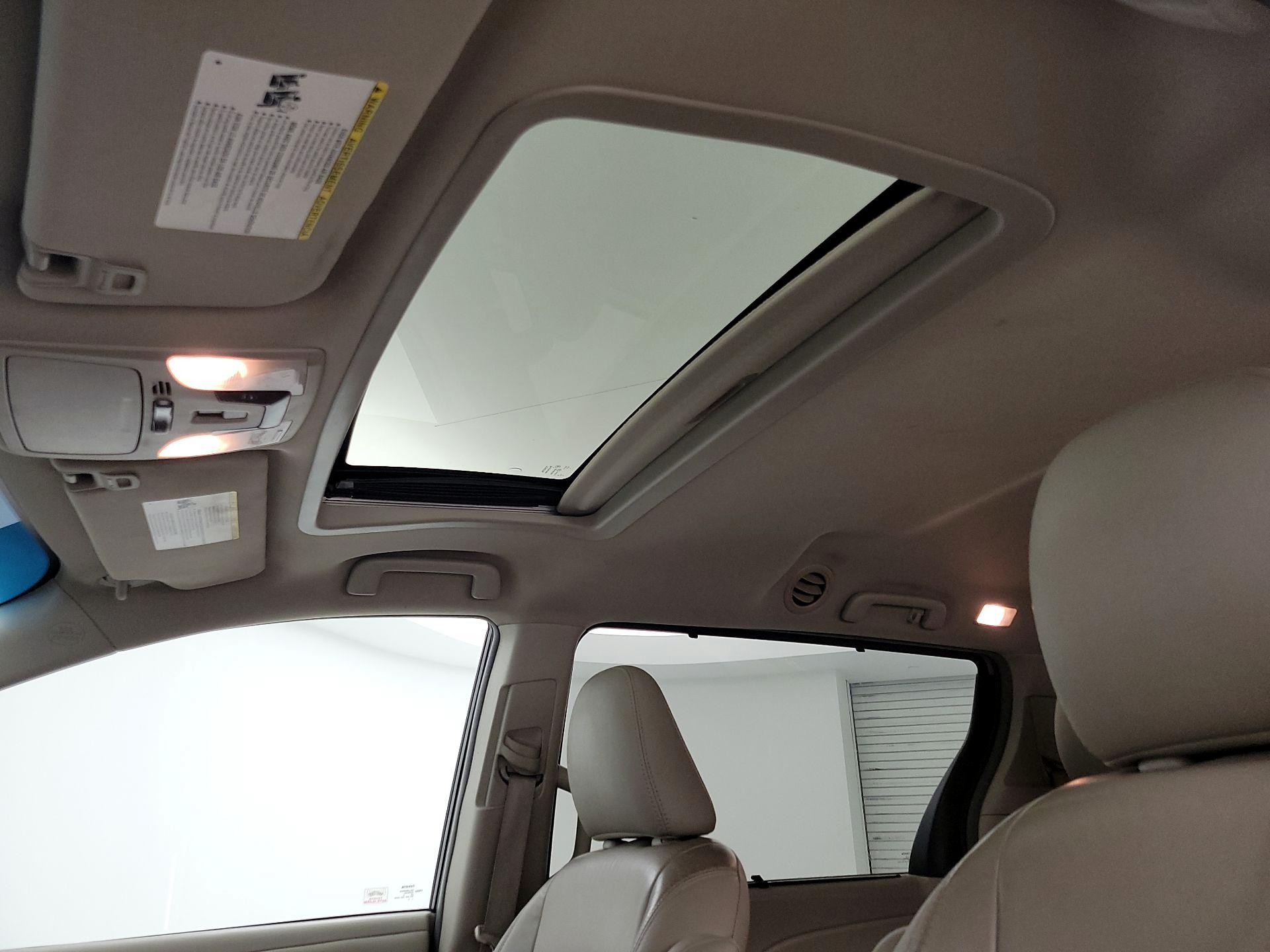 Thumbnail: 2016 Toyota Sienna - 20