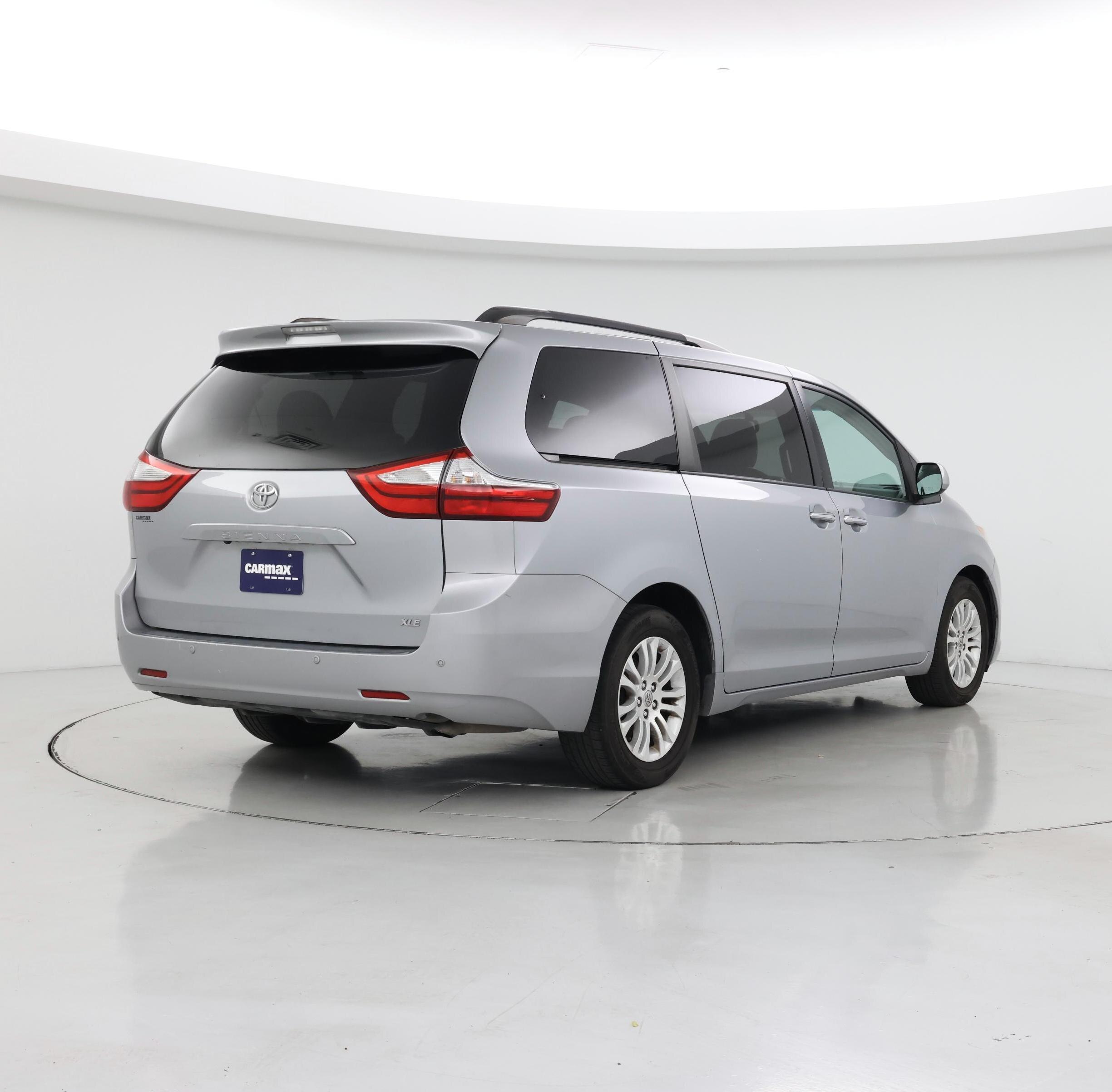 Thumbnail: 2016 Toyota Sienna - 8