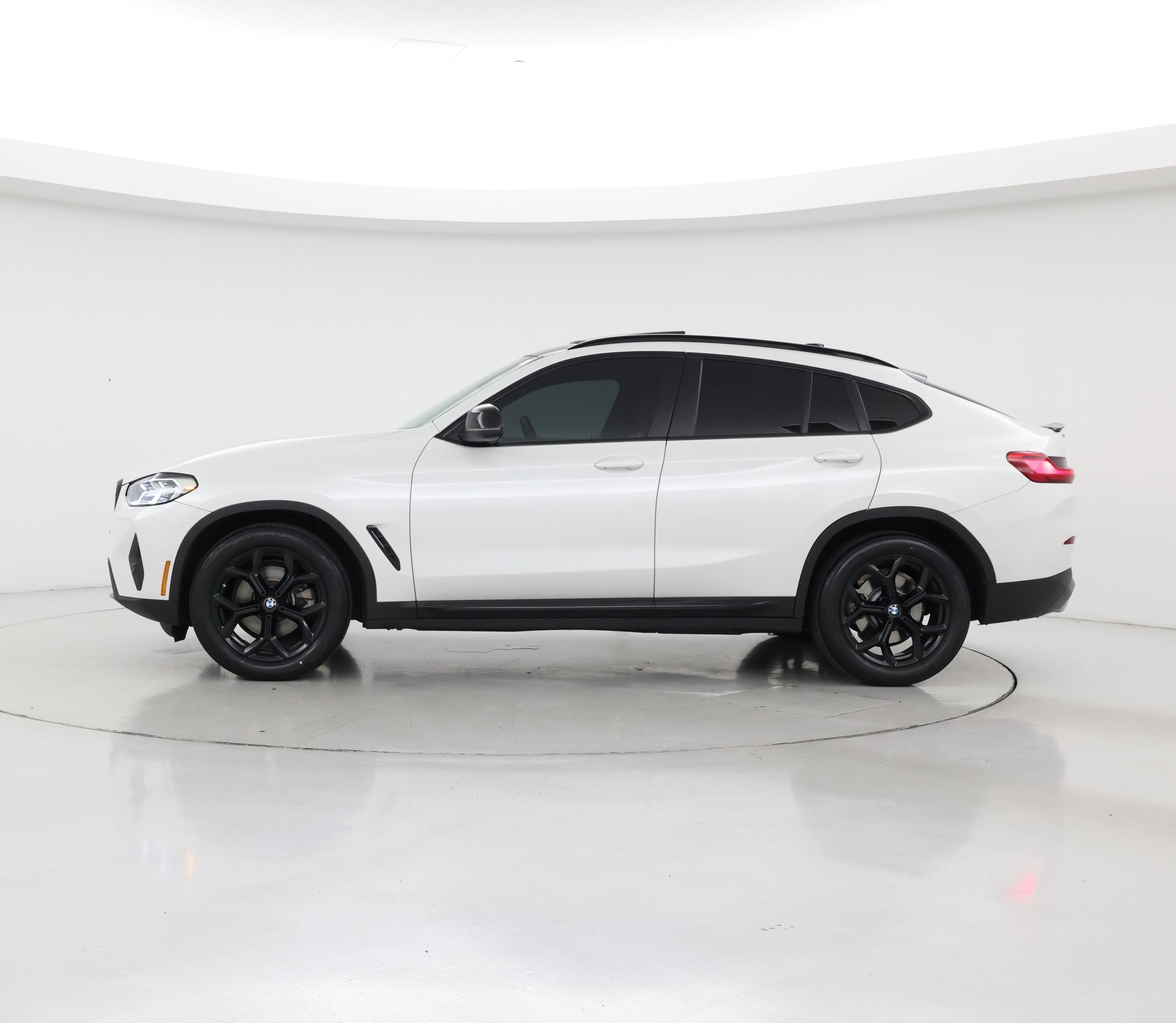 Thumbnail: 2022 BMW X4 - 3