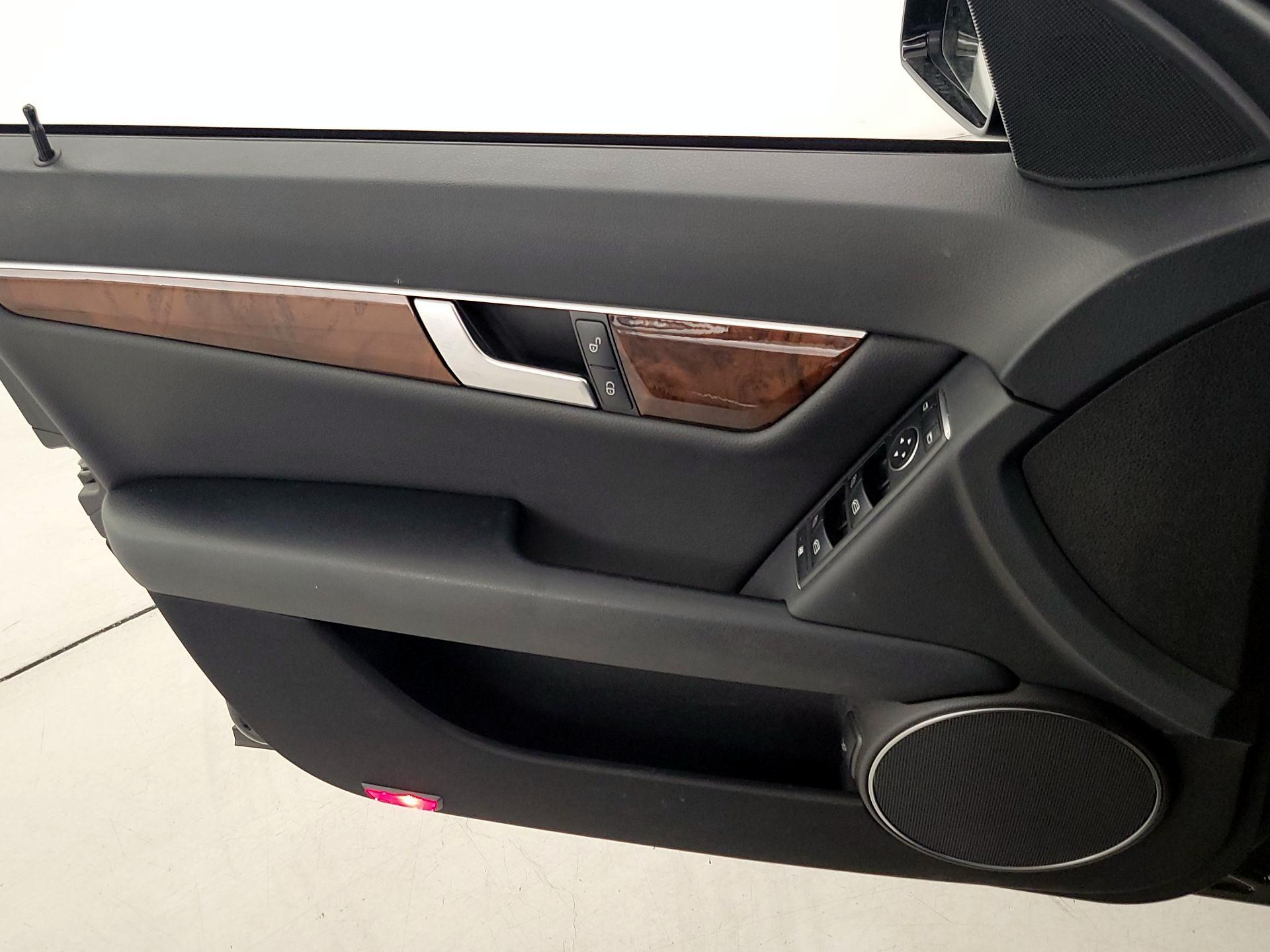 Thumbnail: 2014 Mercedes-Benz C-Class - 12
