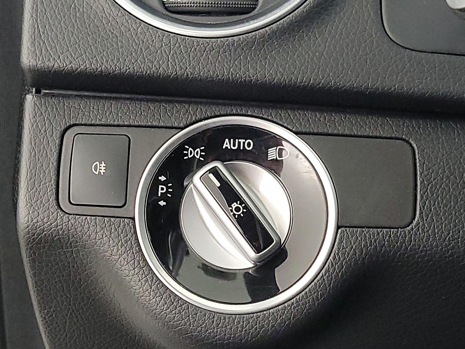 Thumbnail: 2014 Mercedes-Benz C-Class - 13