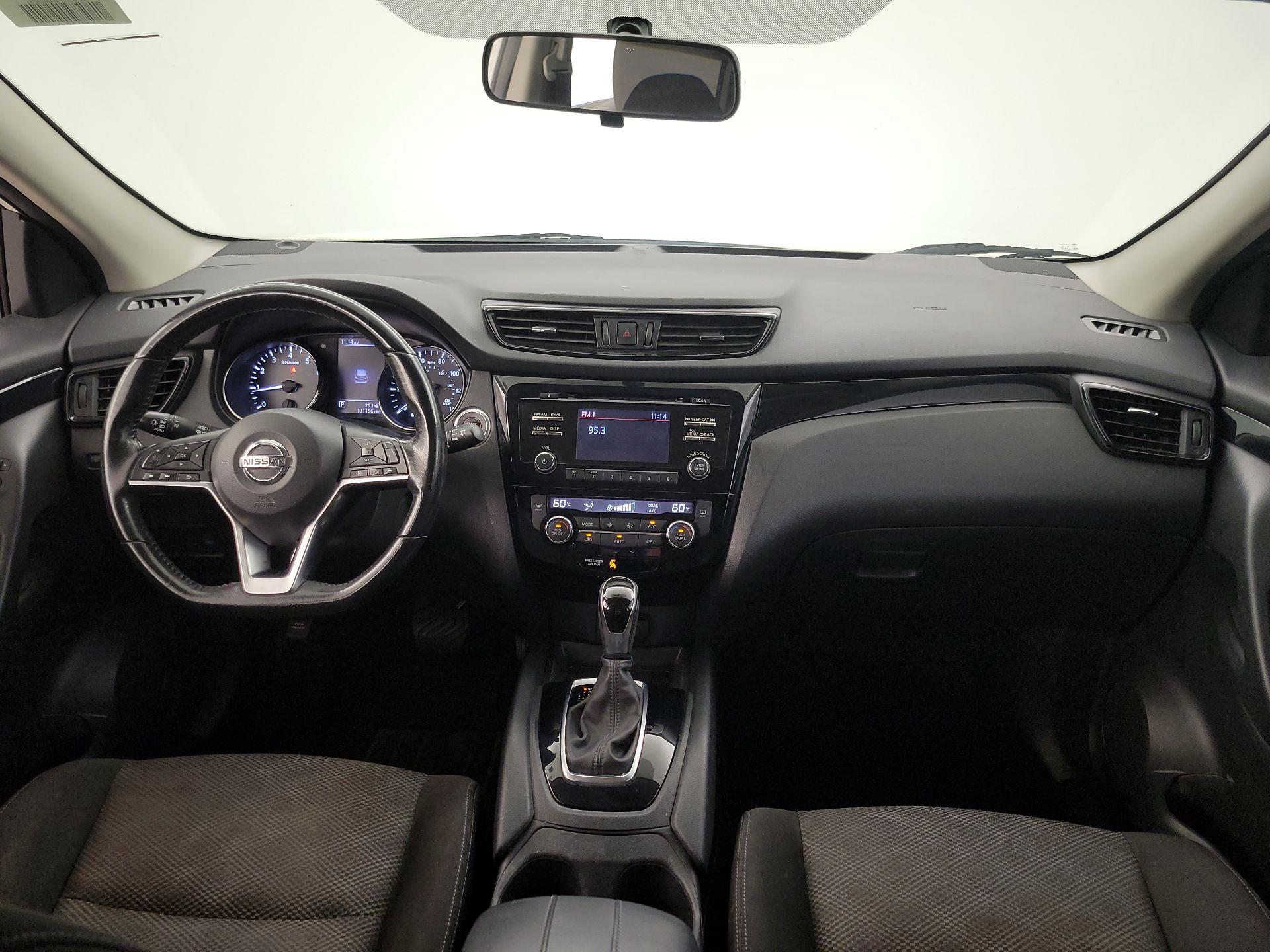 Thumbnail: 2017 Nissan Rogue Sport - 9