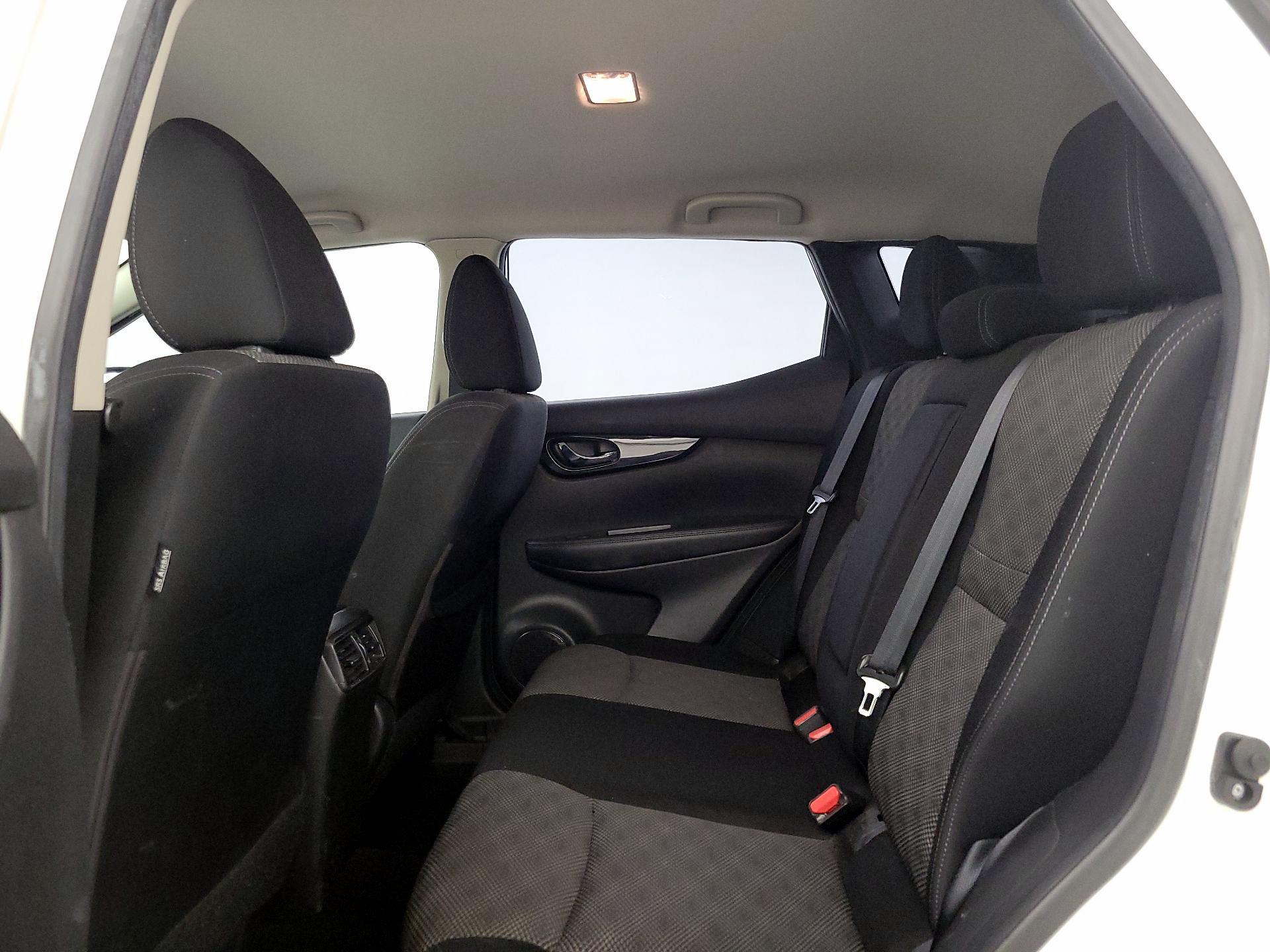 Thumbnail: 2017 Nissan Rogue Sport - 19
