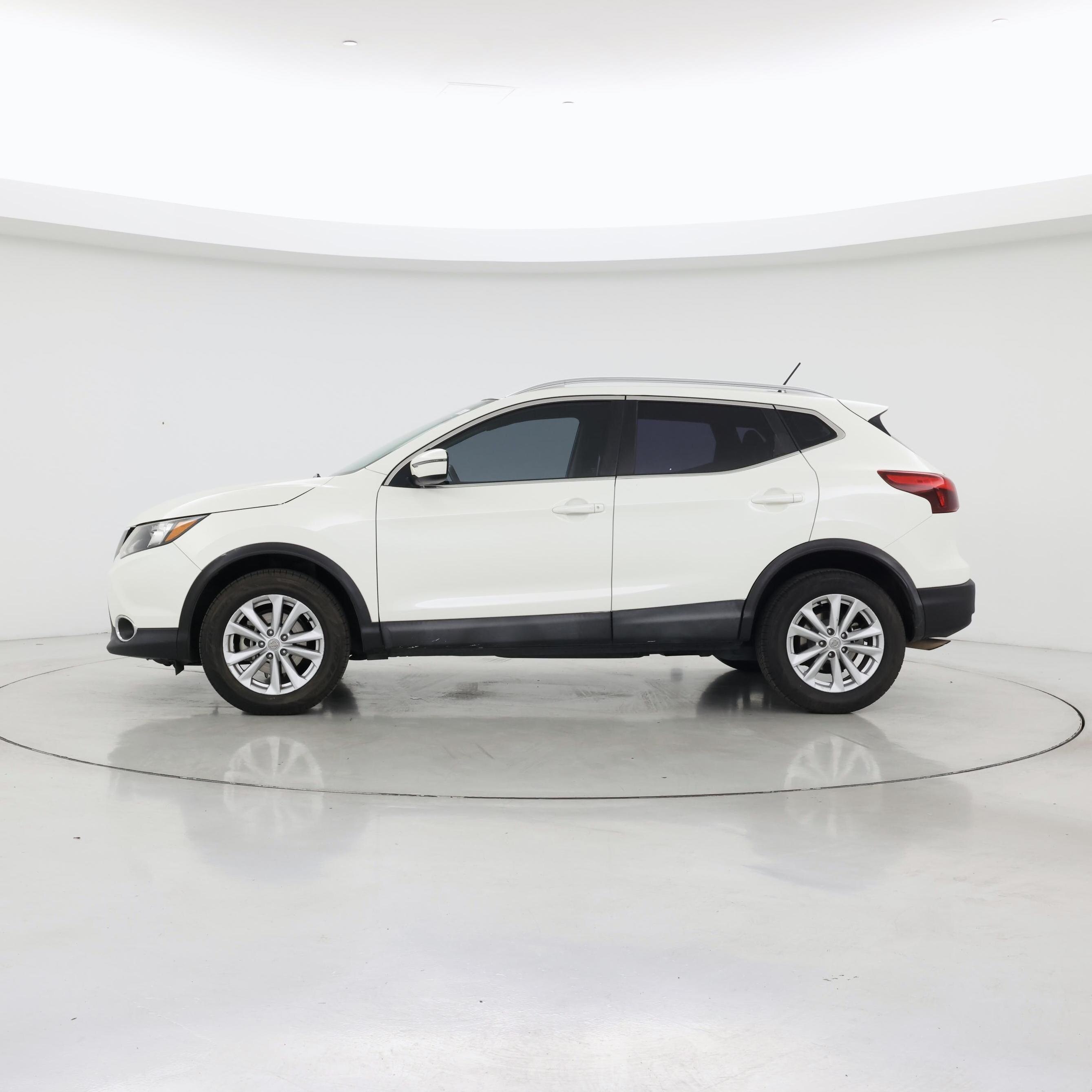 Thumbnail: 2017 Nissan Rogue Sport - 3