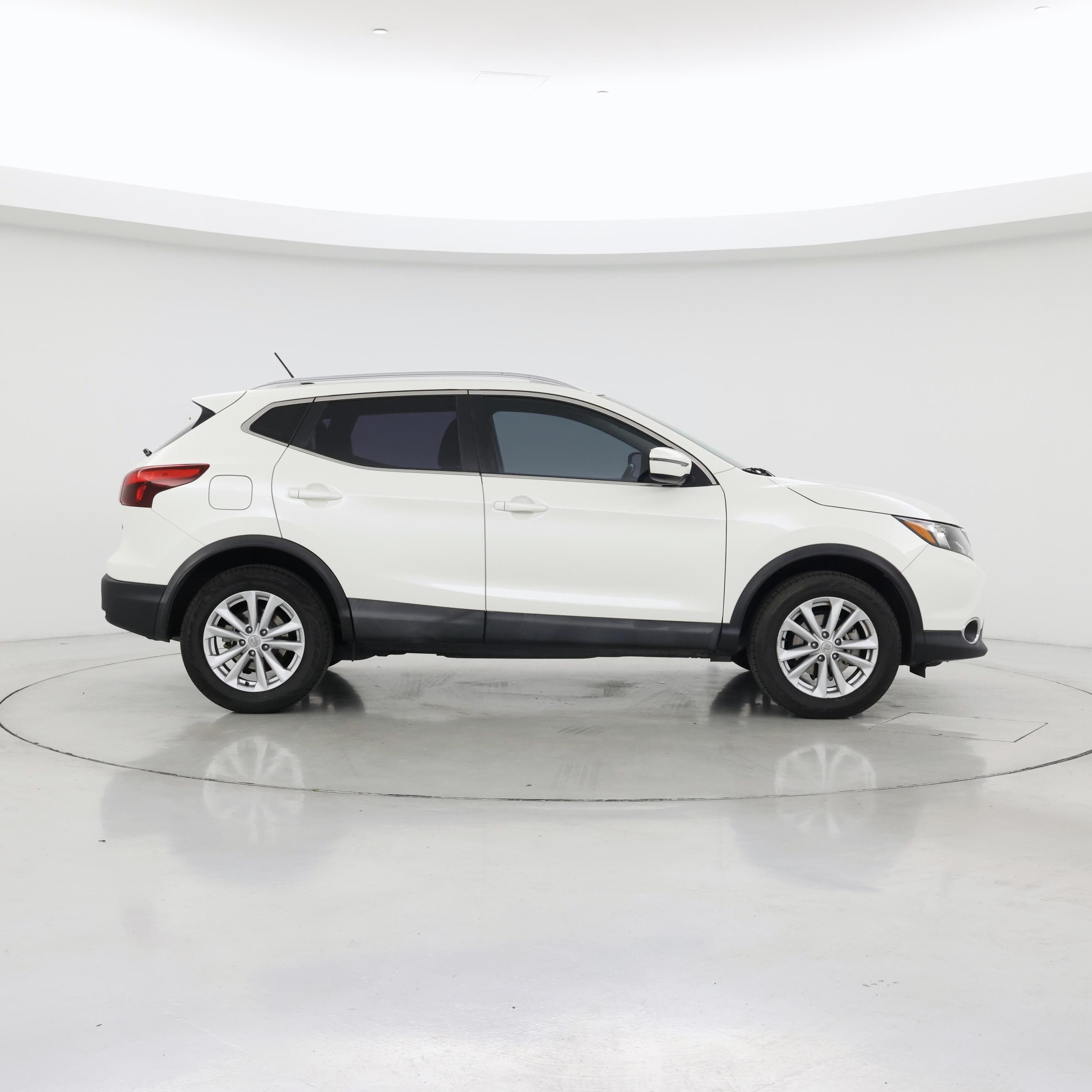 Thumbnail: 2017 Nissan Rogue Sport - 7