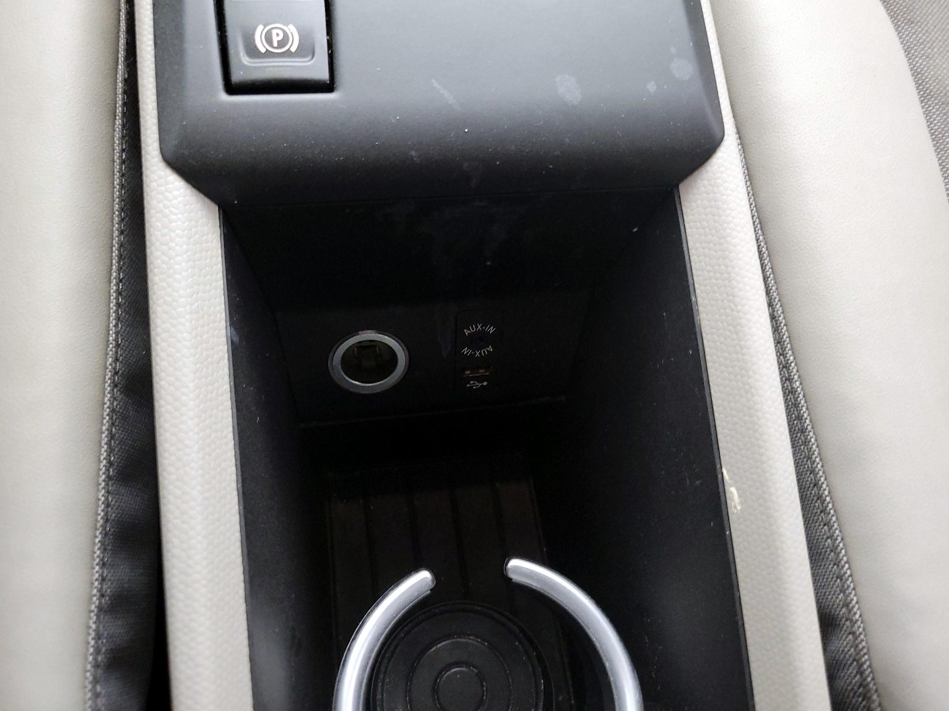 Thumbnail: 2016 BMW i3 - 18