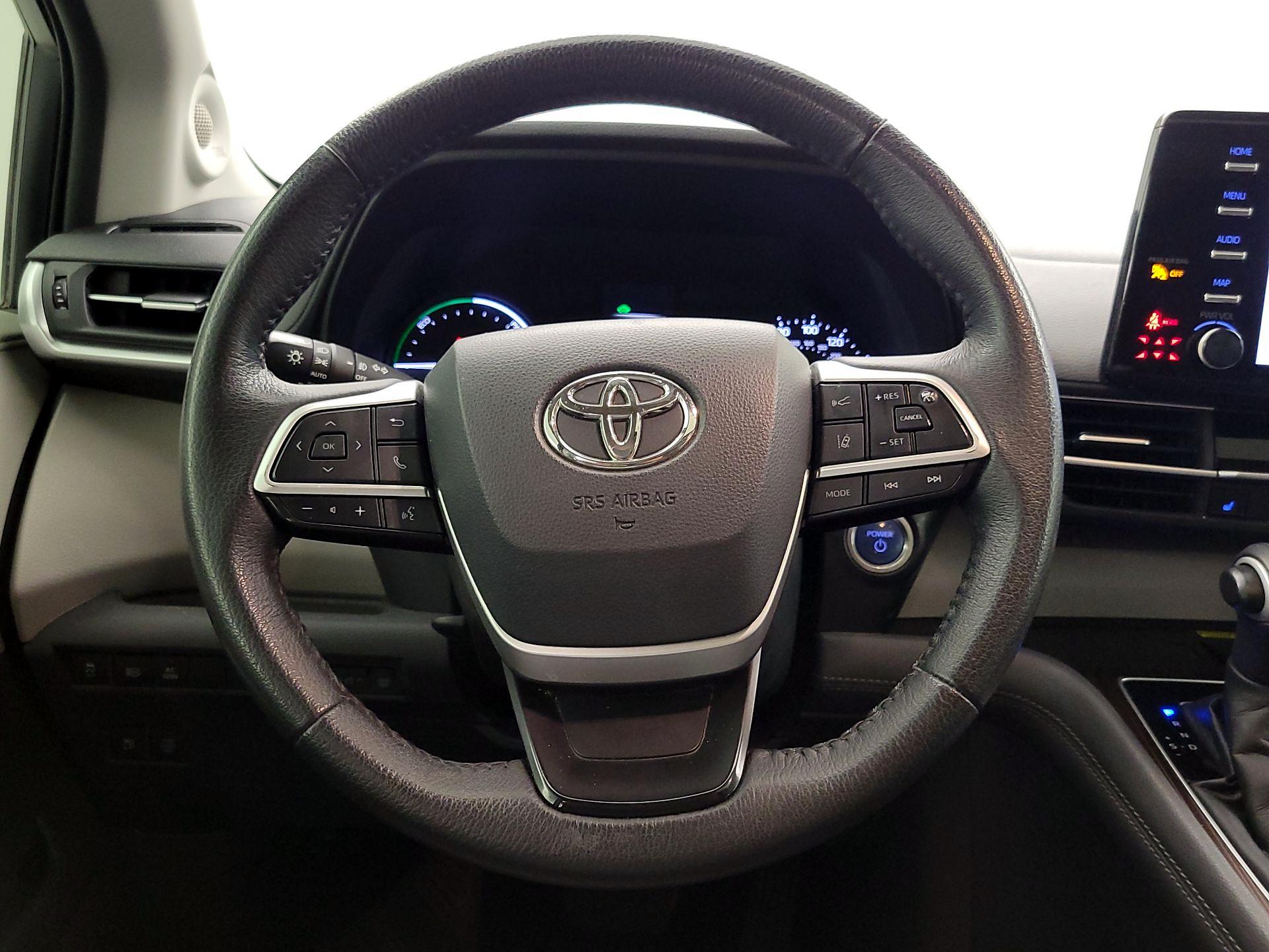 Thumbnail: 2022 Toyota Sienna - 10