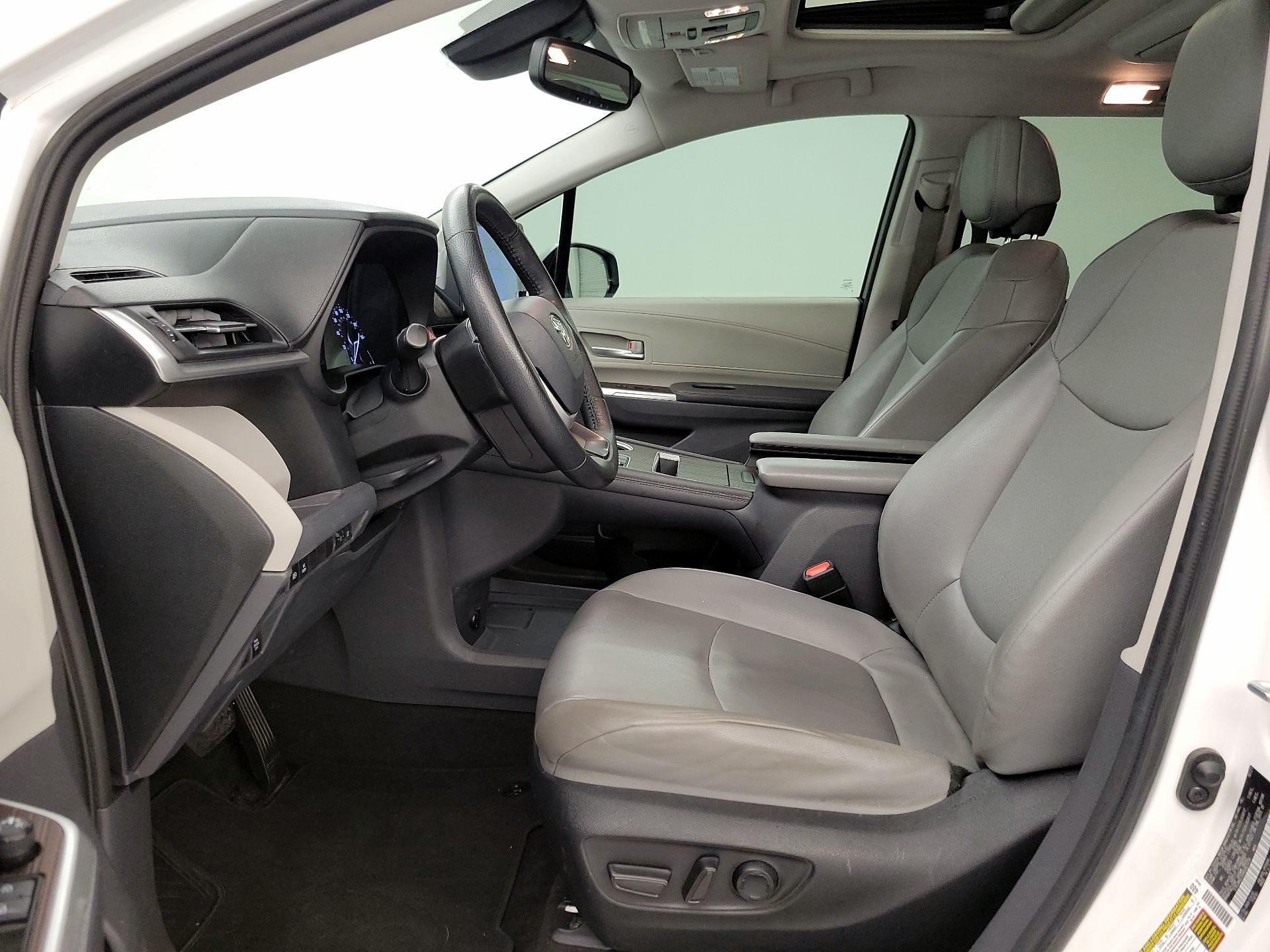 Thumbnail: 2022 Toyota Sienna - 11