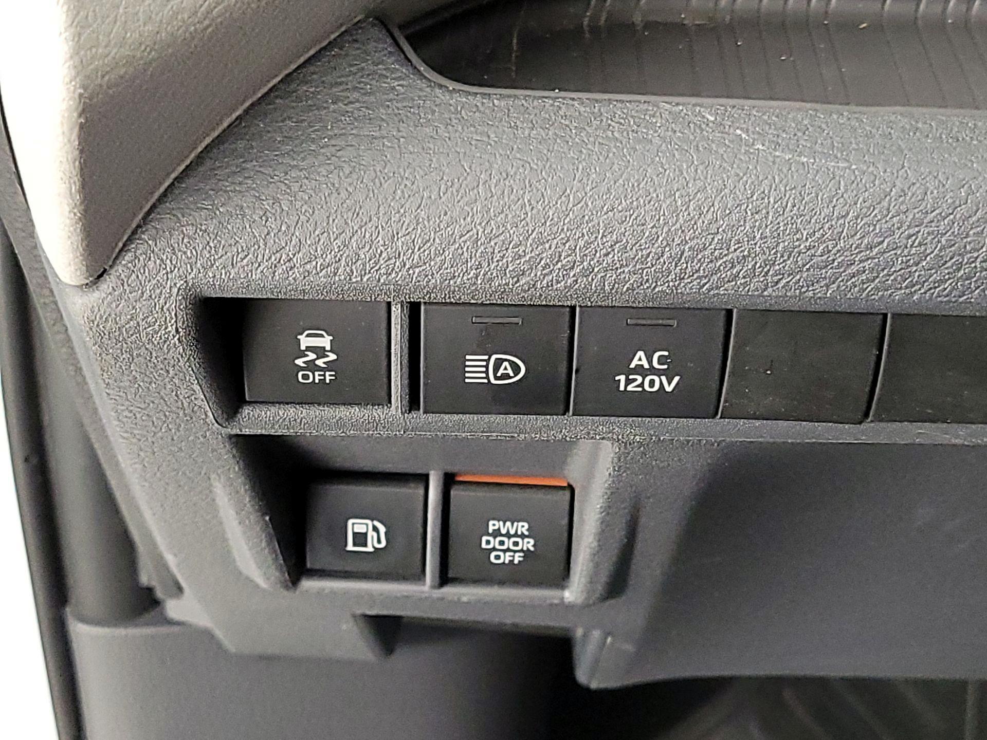Thumbnail: 2022 Toyota Sienna - 13