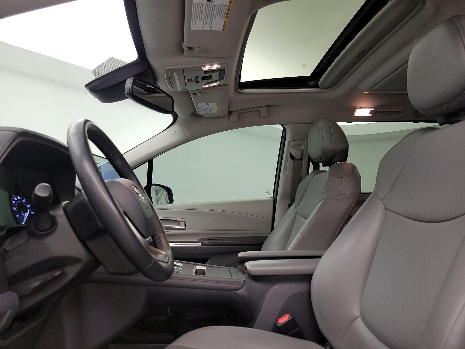 Thumbnail: 2022 Toyota Sienna - 20