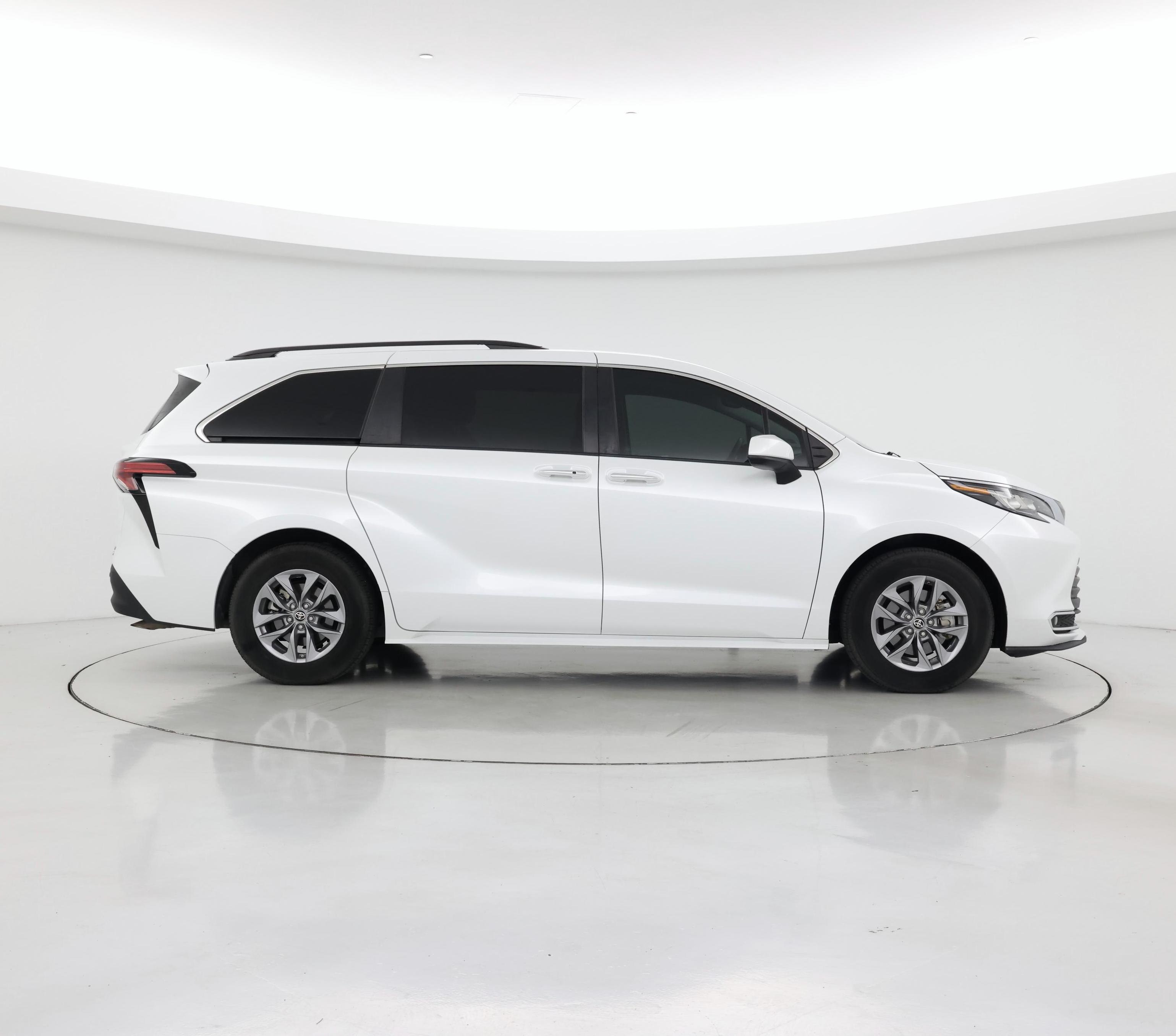 Thumbnail: 2022 Toyota Sienna - 7