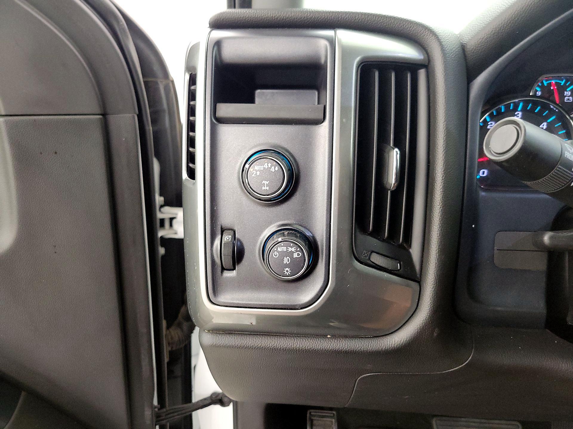 Thumbnail: 2018 Chevrolet Silverado 1500 - 13